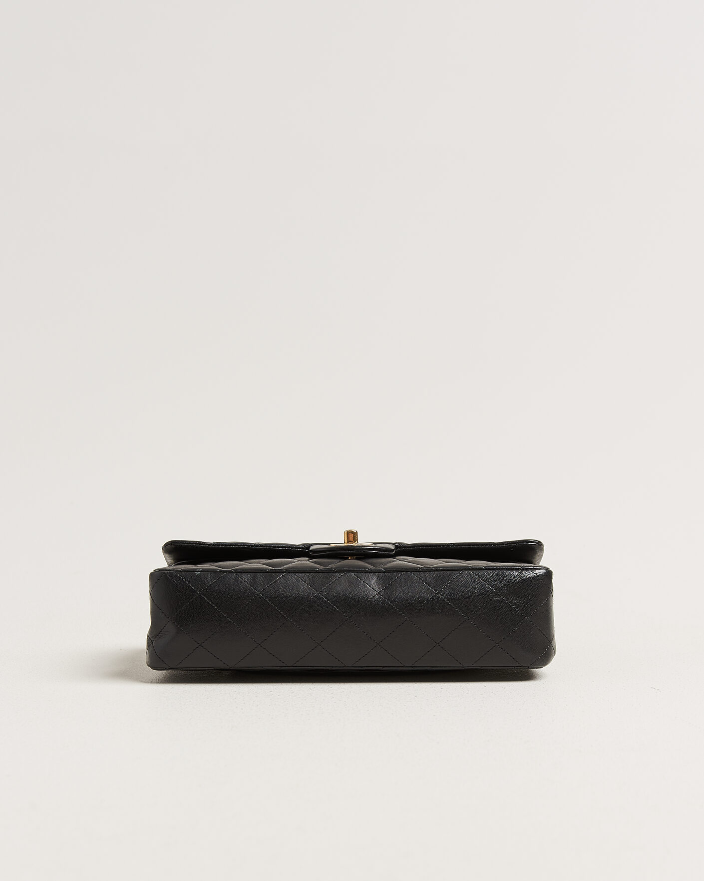 Uomini | Chanel Pre-Owned Classic Medium Double Flap Bag Lambskin Black | Chanel Pre-Owned | Classic Medium Double Flap Bag Lambskin Black