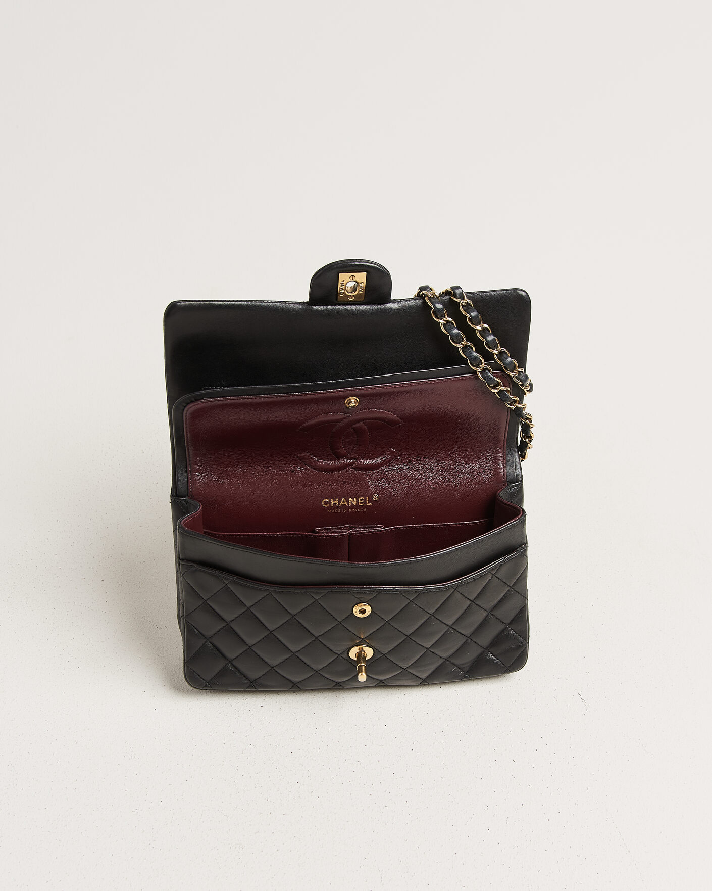 Uomini | Chanel Pre-Owned Classic Medium Double Flap Bag Lambskin Black | Chanel Pre-Owned | Classic Medium Double Flap Bag Lambskin Black