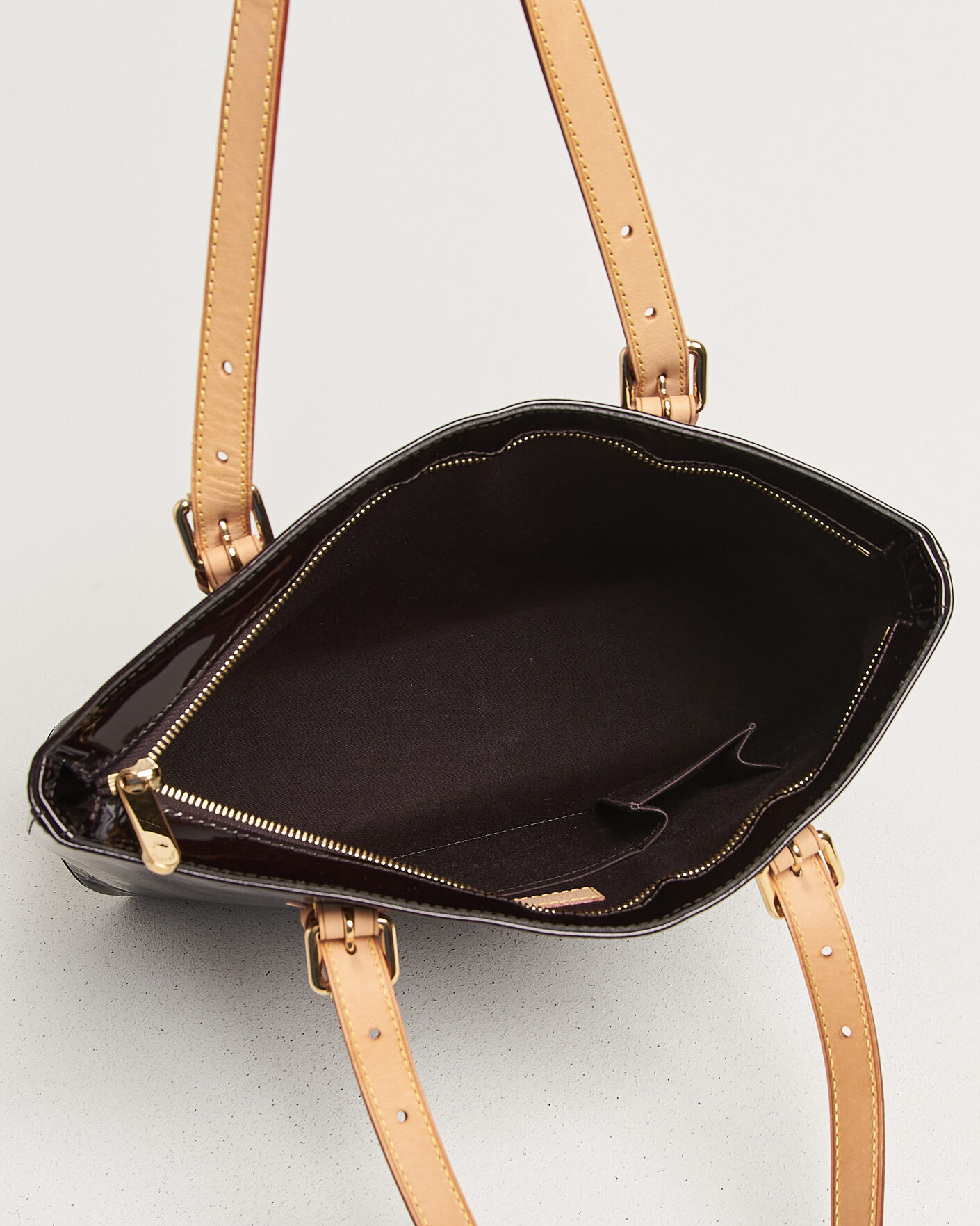Uomini | Pre-Owned & Vintage Bags | Louis Vuitton Pre-Owned | Brentwood Tote Bag Vernis Leather Burgundy