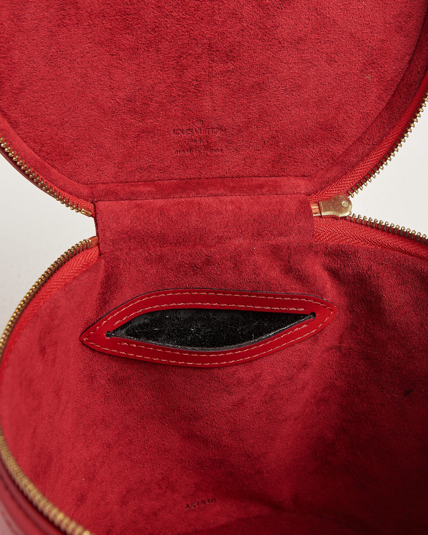 Uomini | Pre-Owned & Vintage Bags | Louis Vuitton Pre-Owned | Cannes Vanity Case Epi Leather Red