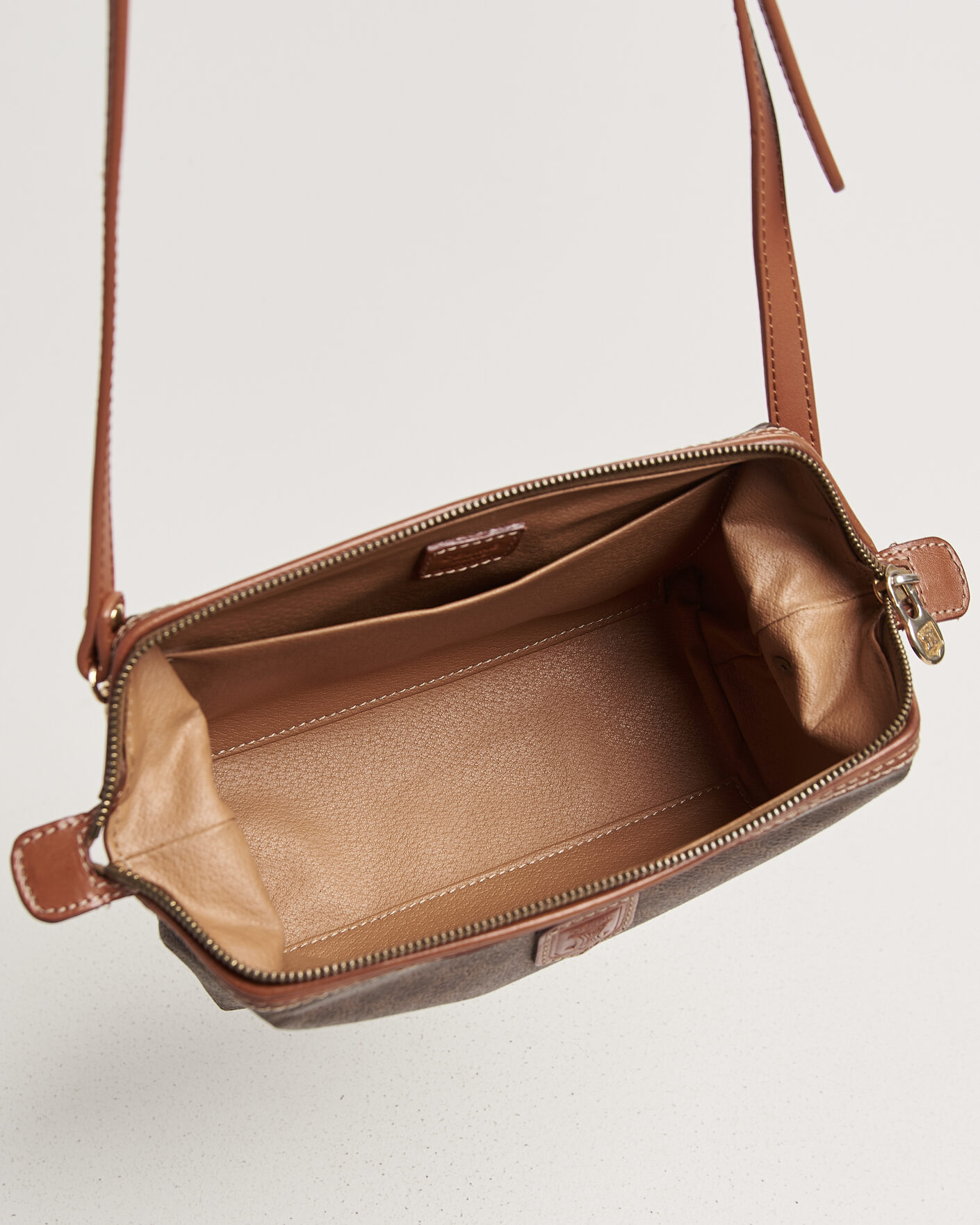 Uomini | Pre-Owned & Vintage Bags | Celine Pre-Owned | Macadame Pouch Bag Monogram