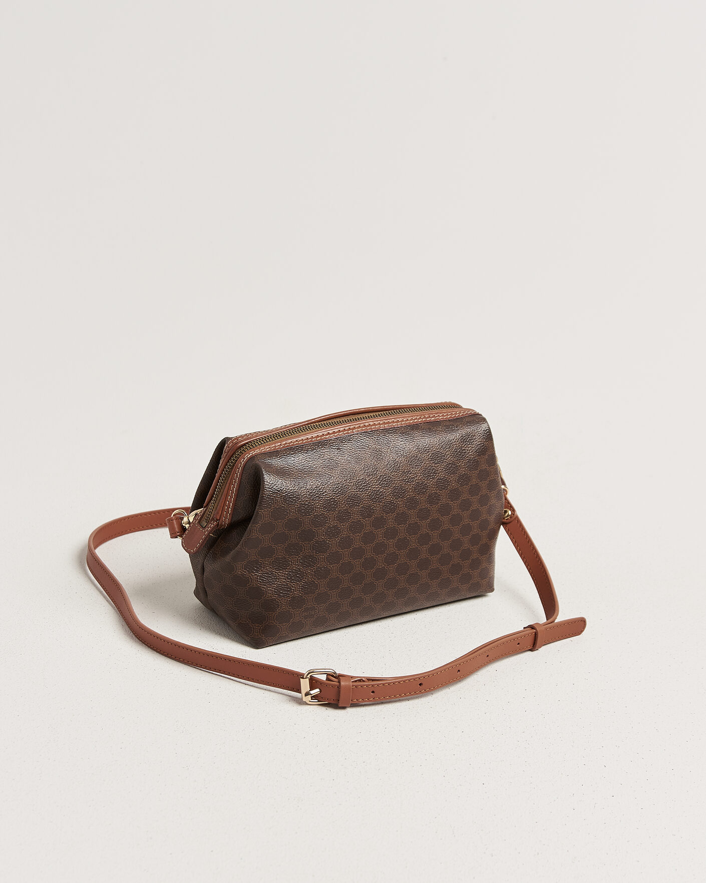 Uomini | Pre-Owned & Vintage Bags | Celine Pre-Owned | Macadame Pouch Bag Monogram