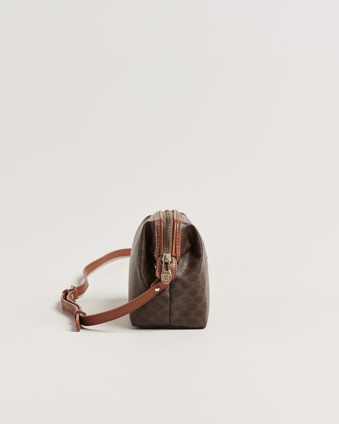 Uomini | Pre-Owned & Vintage Bags | Celine Pre-Owned | Macadame Pouch Bag Monogram