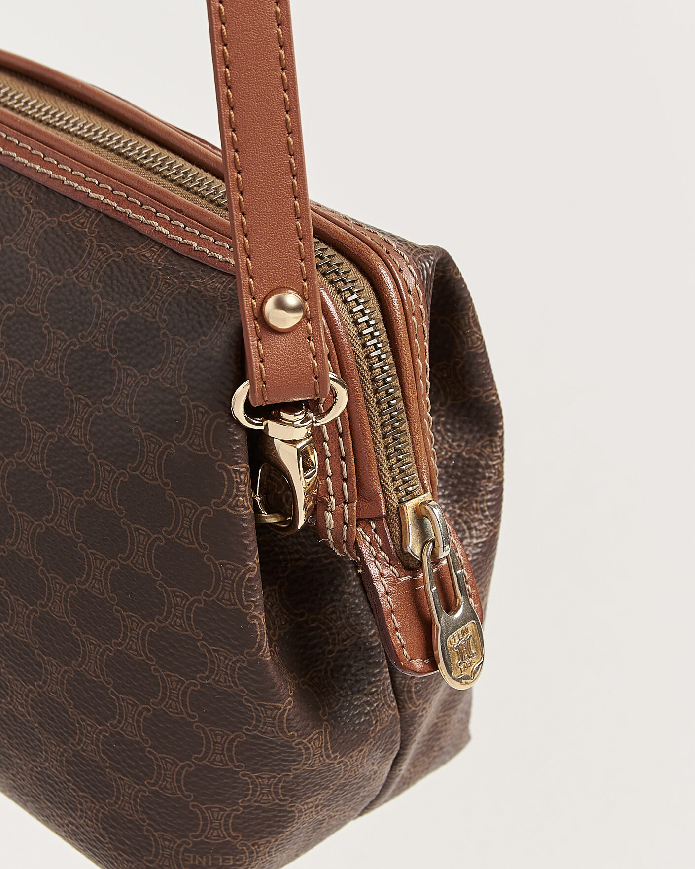 Uomini | Pre-Owned & Vintage Bags | Celine Pre-Owned | Macadame Pouch Bag Monogram