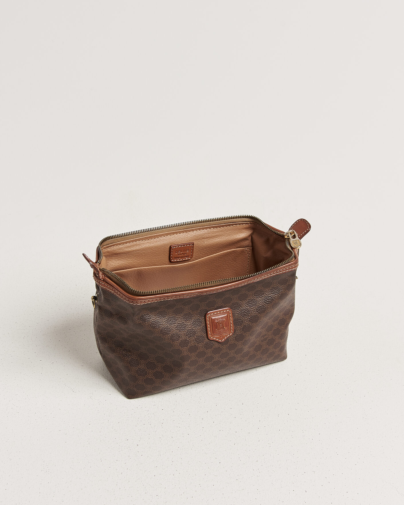 Uomini | Pre-Owned & Vintage Bags | Celine Pre-Owned | Macadame Pouch Bag Monogram