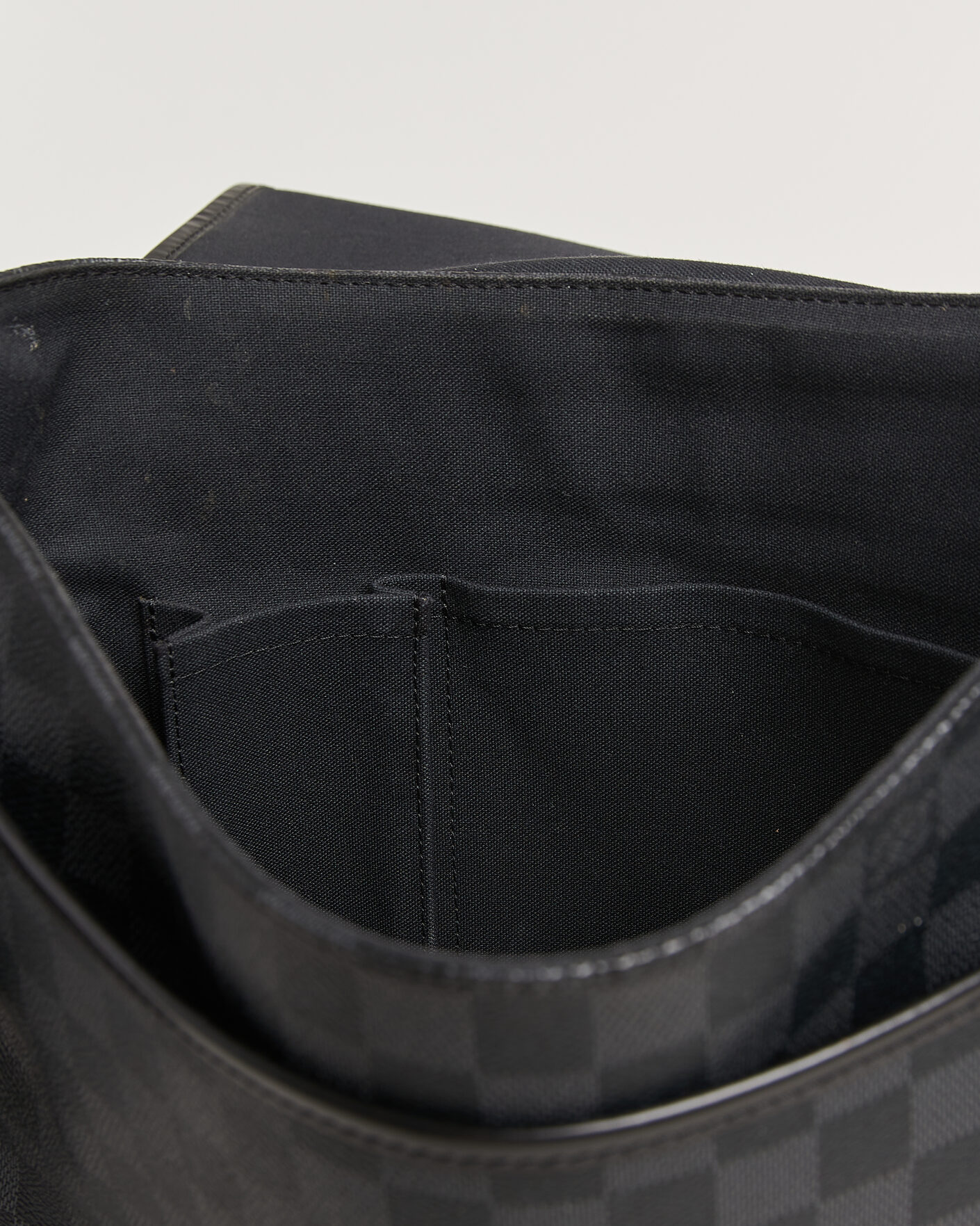 Uomini | Pre-Owned & Vintage Bags | Louis Vuitton Pre-Owned | Daniel MM Shoulder Bag Damier Graphite