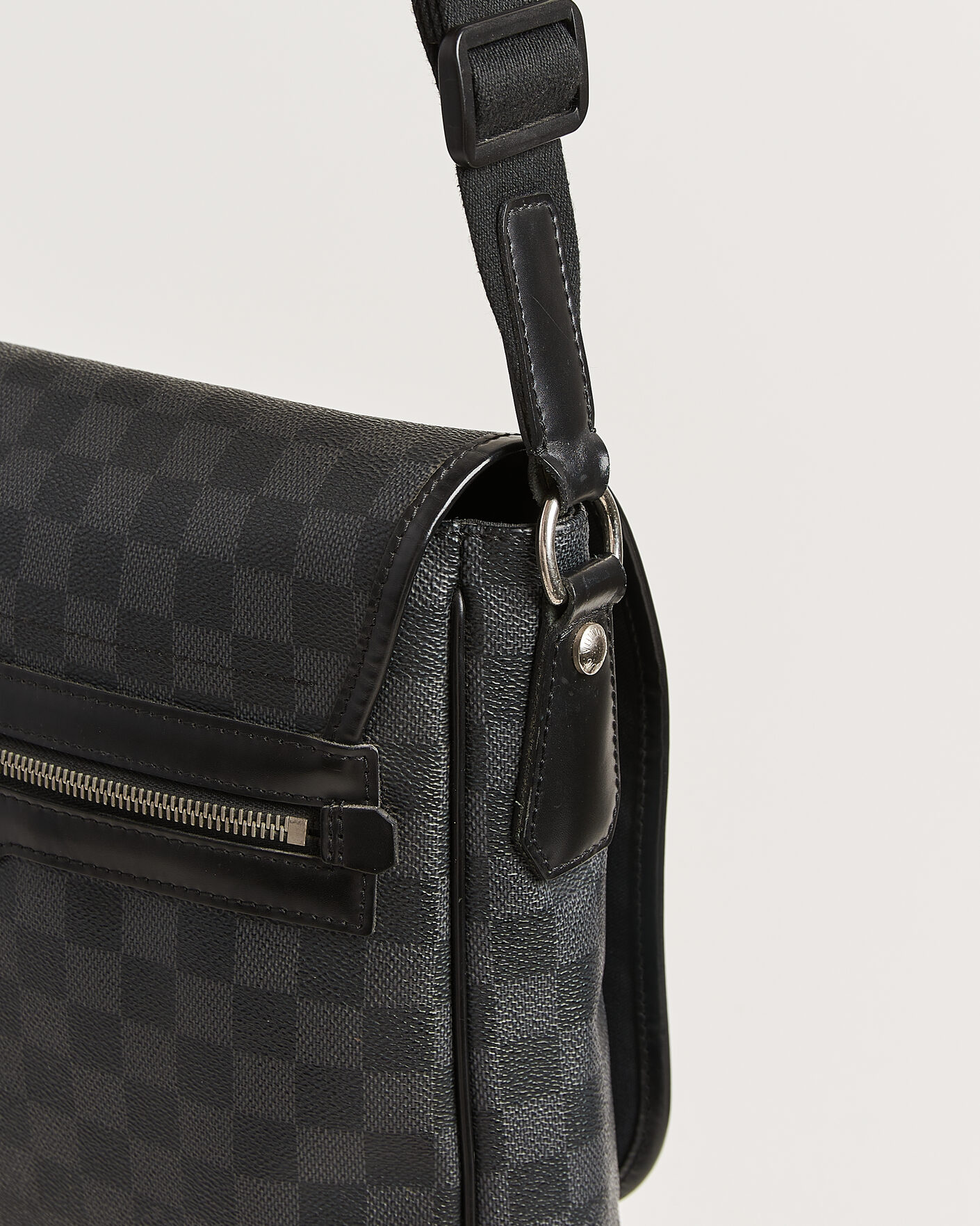 Uomini | Pre-Owned & Vintage Bags | Louis Vuitton Pre-Owned | Daniel MM Shoulder Bag Damier Graphite