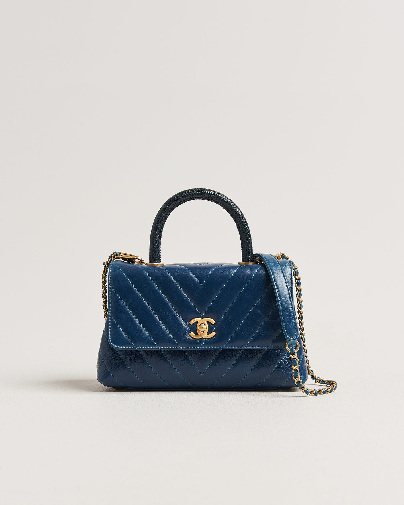 Uomini | Pre-Owned & Vintage Bags | Chanel Pre-Owned | Coco Handle Chevron Bag Blue