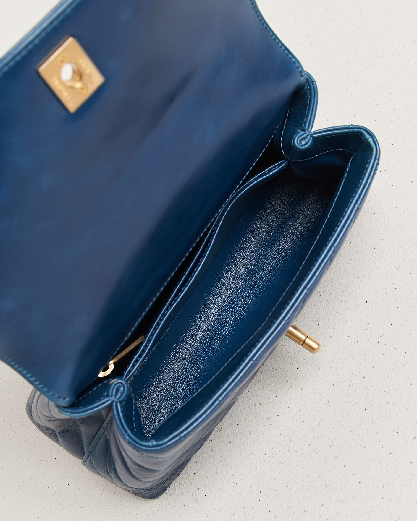 Uomini | Pre-Owned & Vintage Bags | Chanel Pre-Owned | Coco Handle Chevron Bag Blue