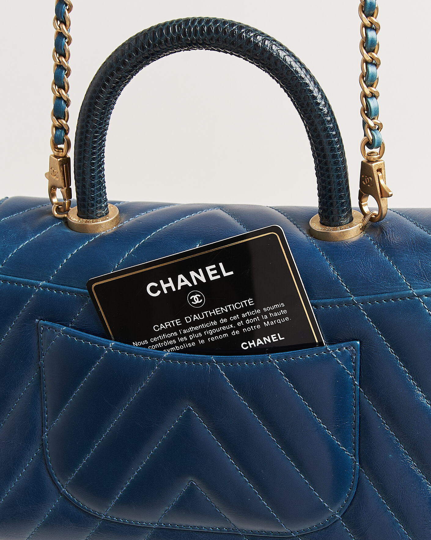 Uomini | Pre-Owned & Vintage Bags | Chanel Pre-Owned | Coco Handle Chevron Bag Blue