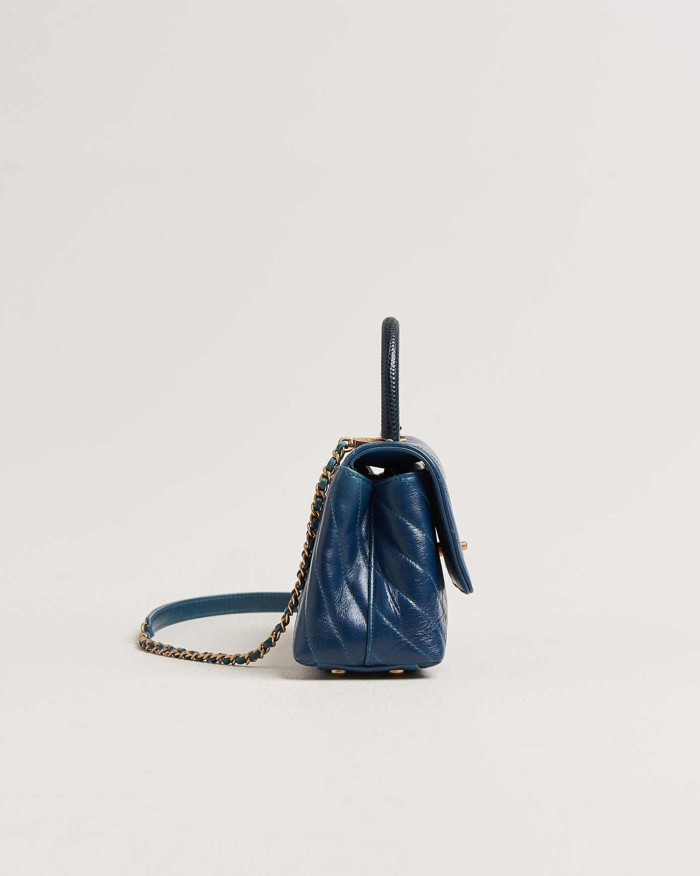 Uomini | Pre-Owned & Vintage Bags | Chanel Pre-Owned | Coco Handle Chevron Bag Blue