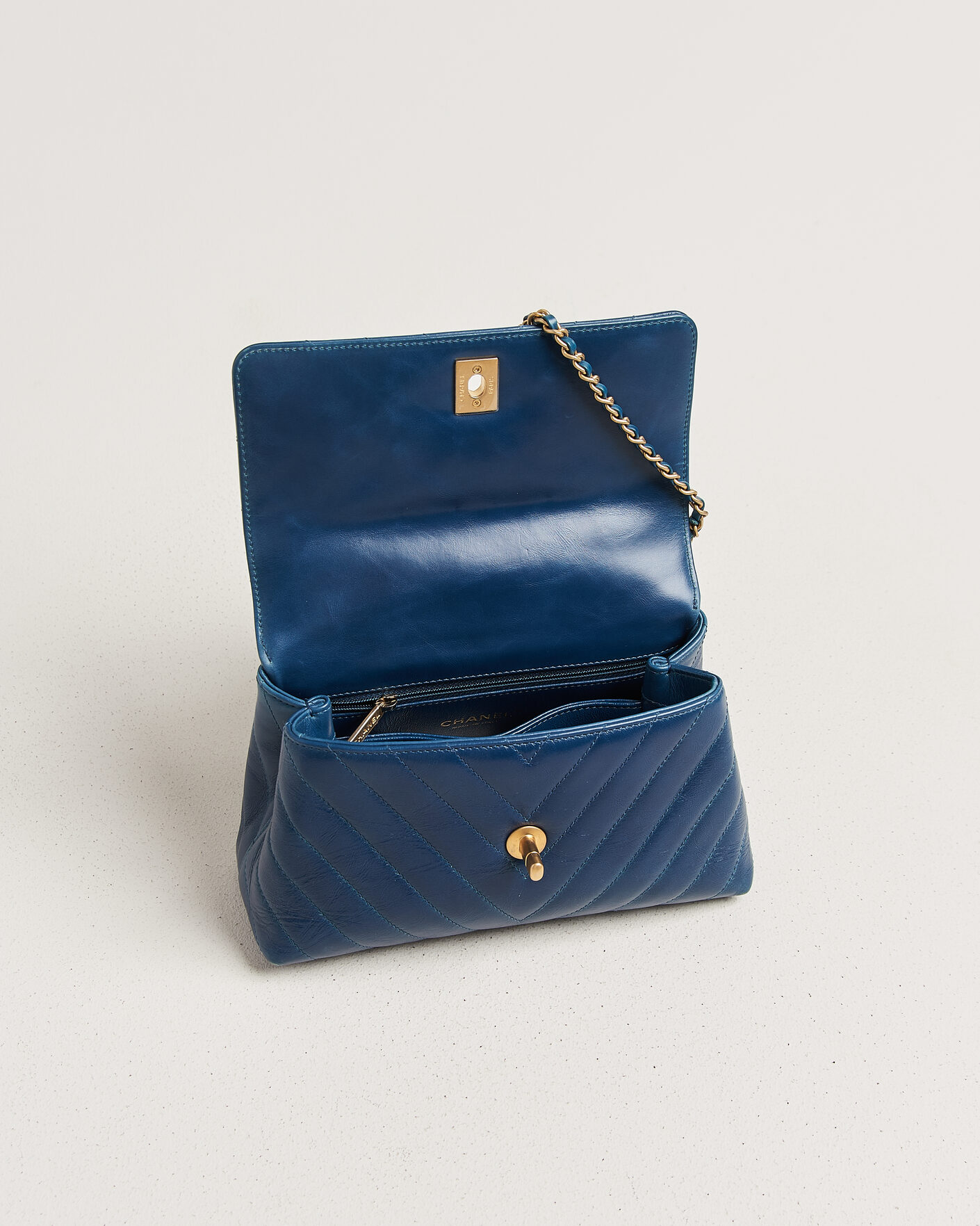 Uomini | Pre-Owned & Vintage Bags | Chanel Pre-Owned | Coco Handle Chevron Bag Blue