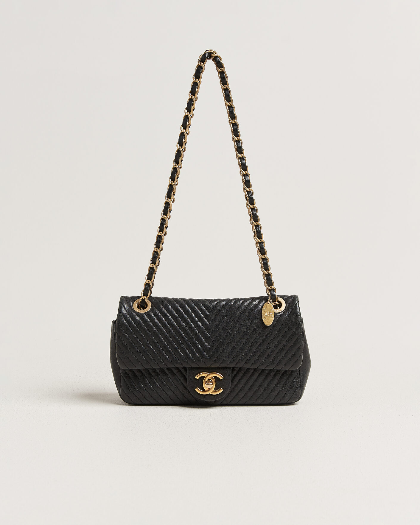 Uomini | Pre-Owned & Vintage Bags | Chanel Pre-Owned | Chevron Small Flap Bag Black