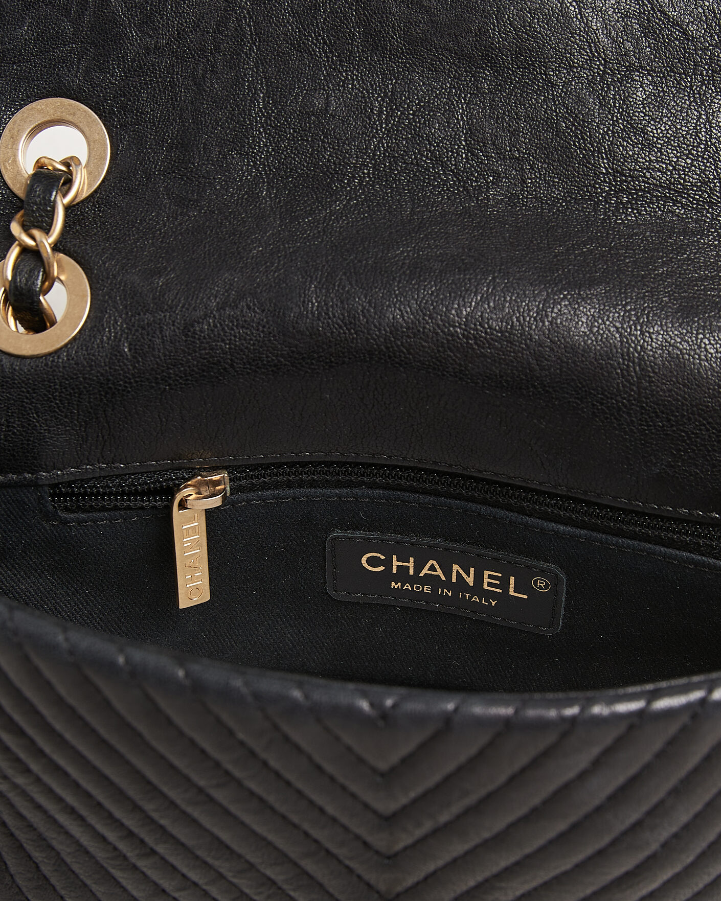 Uomini | Pre-Owned & Vintage Bags | Chanel Pre-Owned | Chevron Small Flap Bag Black
