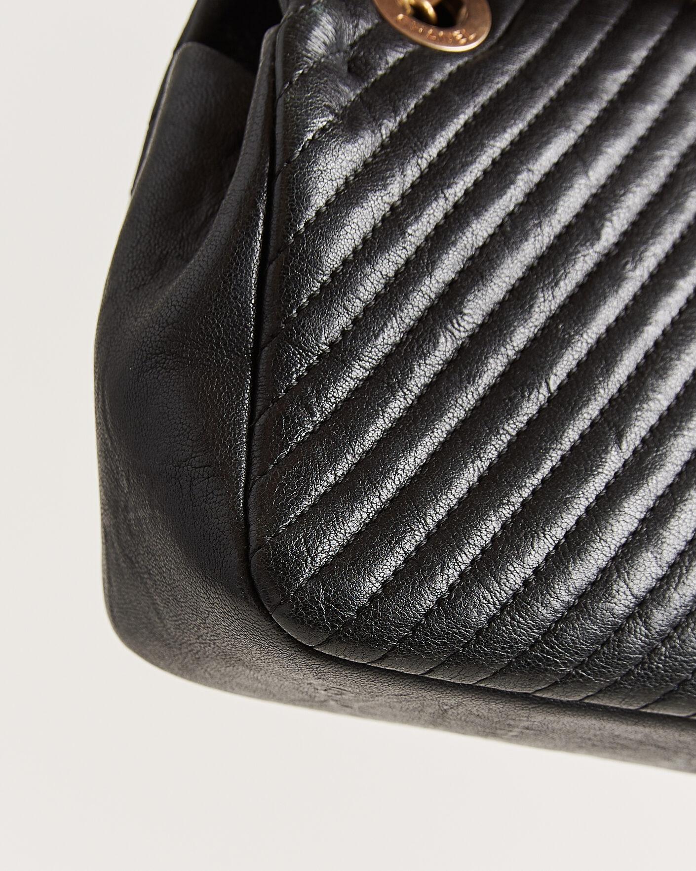 Uomini | Pre-Owned & Vintage Bags | Chanel Pre-Owned | Chevron Small Flap Bag Black