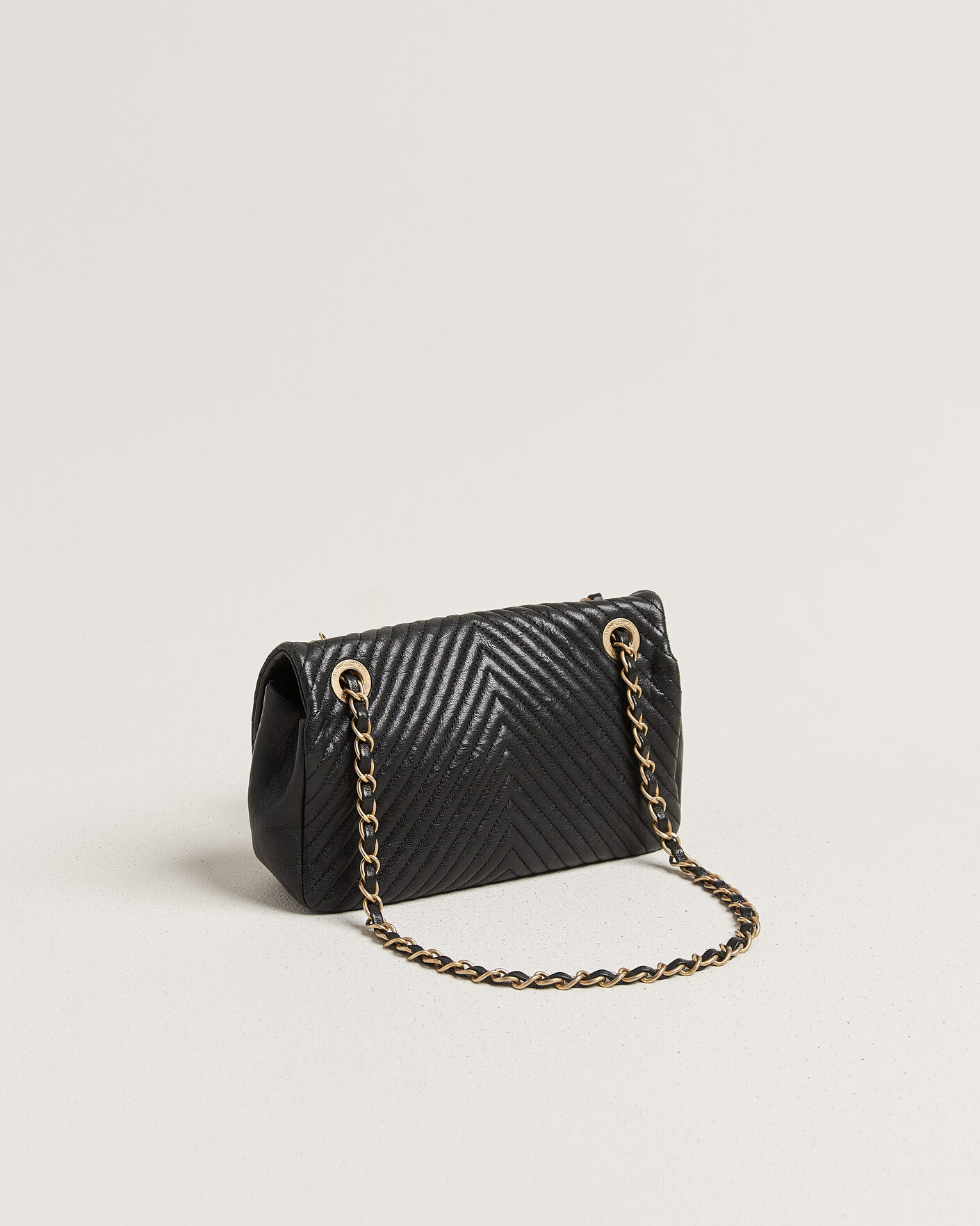 Uomini | Pre-Owned & Vintage Bags | Chanel Pre-Owned | Chevron Small Flap Bag Black