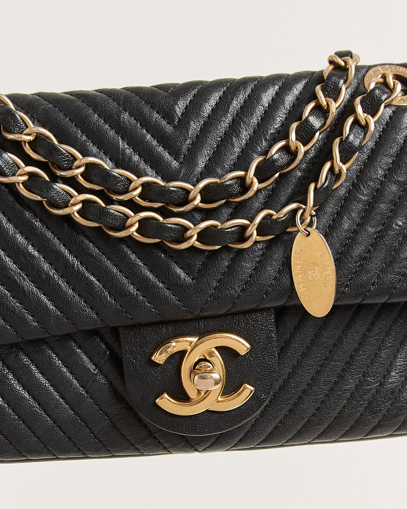 Uomini | Pre-Owned & Vintage Bags | Chanel Pre-Owned | Chevron Small Flap Bag Black