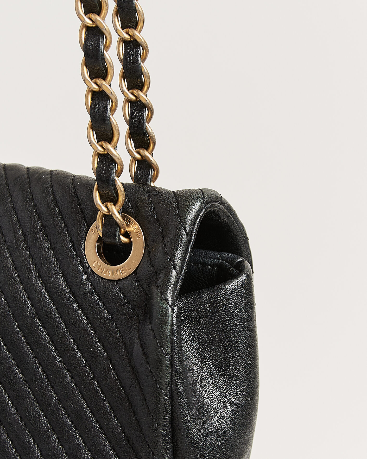 Uomini | Pre-Owned & Vintage Bags | Chanel Pre-Owned | Chevron Small Flap Bag Black