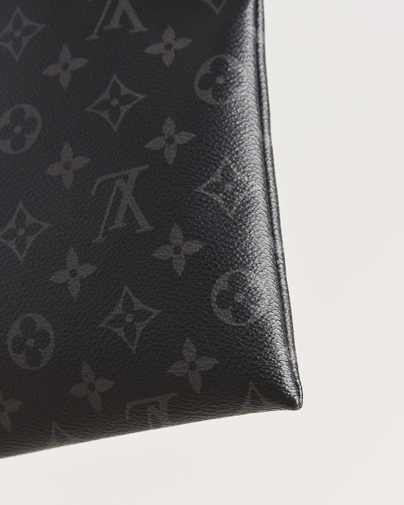 Uomini | Pre-Owned & Vintage Bags | Louis Vuitton Pre-Owned | Discovery Pochette Monogram Eclipse