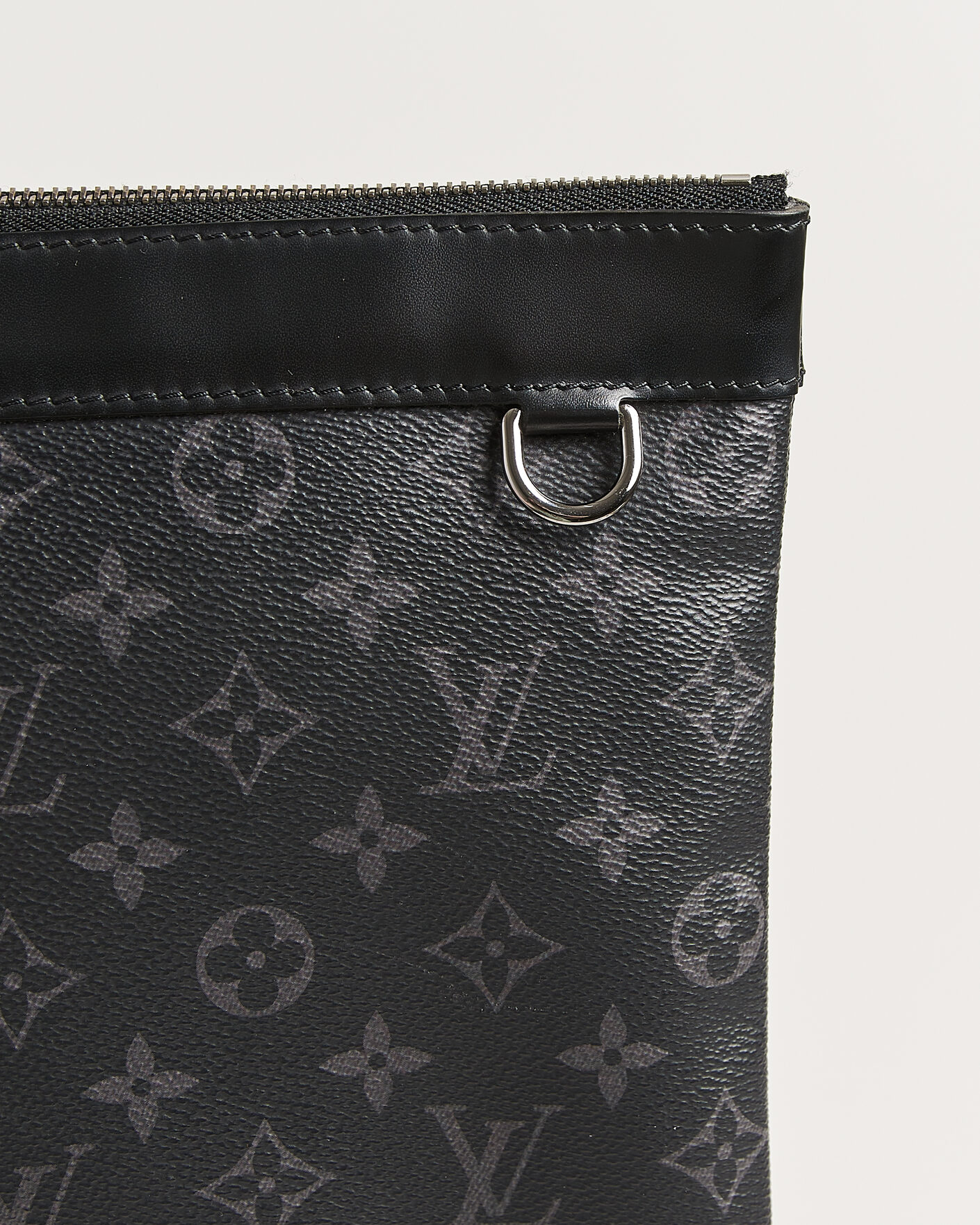 Uomini | Pre-Owned & Vintage Bags | Louis Vuitton Pre-Owned | Discovery Pochette Monogram Eclipse