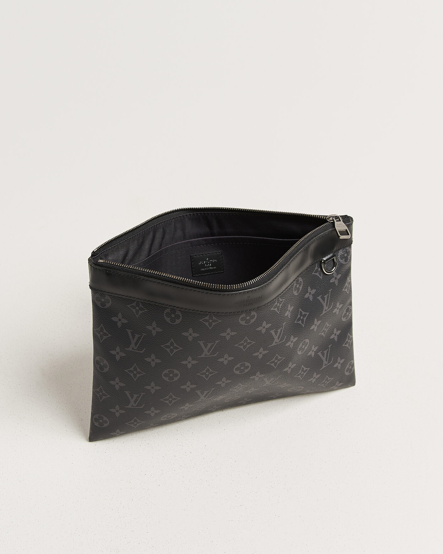 Uomini | Pre-Owned & Vintage Bags | Louis Vuitton Pre-Owned | Discovery Pochette Monogram Eclipse