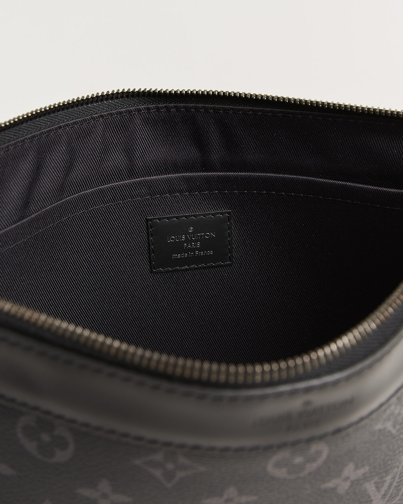 Uomini | Pre-Owned & Vintage Bags | Louis Vuitton Pre-Owned | Discovery Pochette Monogram Eclipse
