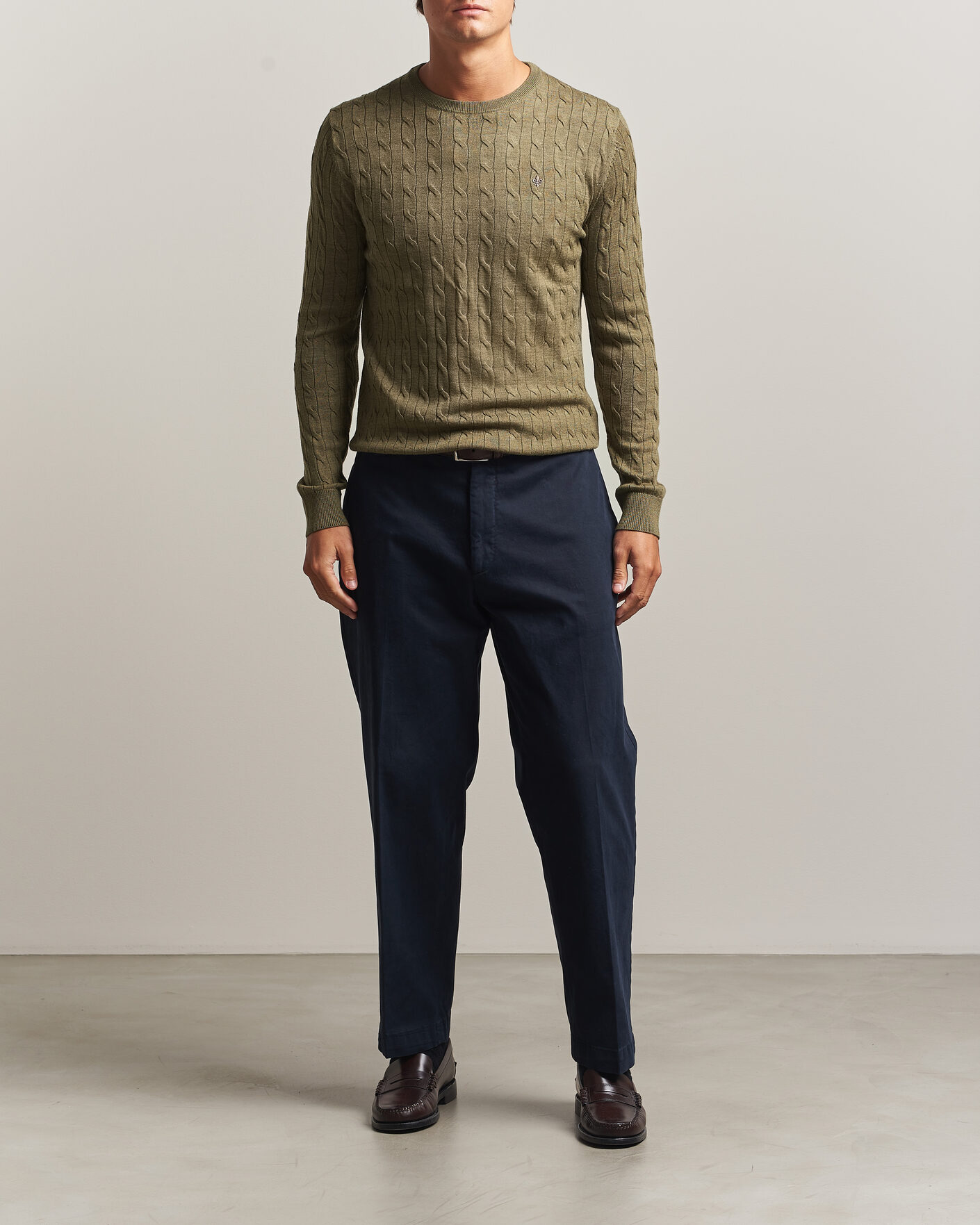 Uomini | Maglieria | Morris | Merino Cable O-Neck Olive