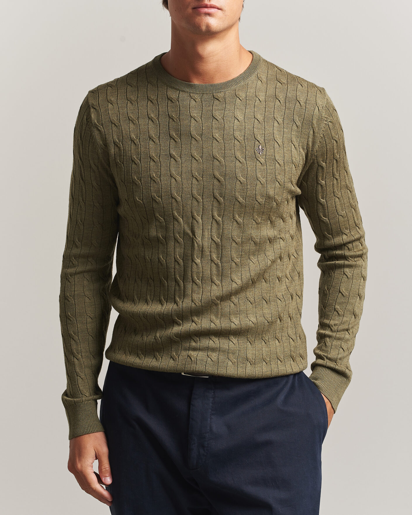 Uomini | Maglieria | Morris | Merino Cable O-Neck Olive