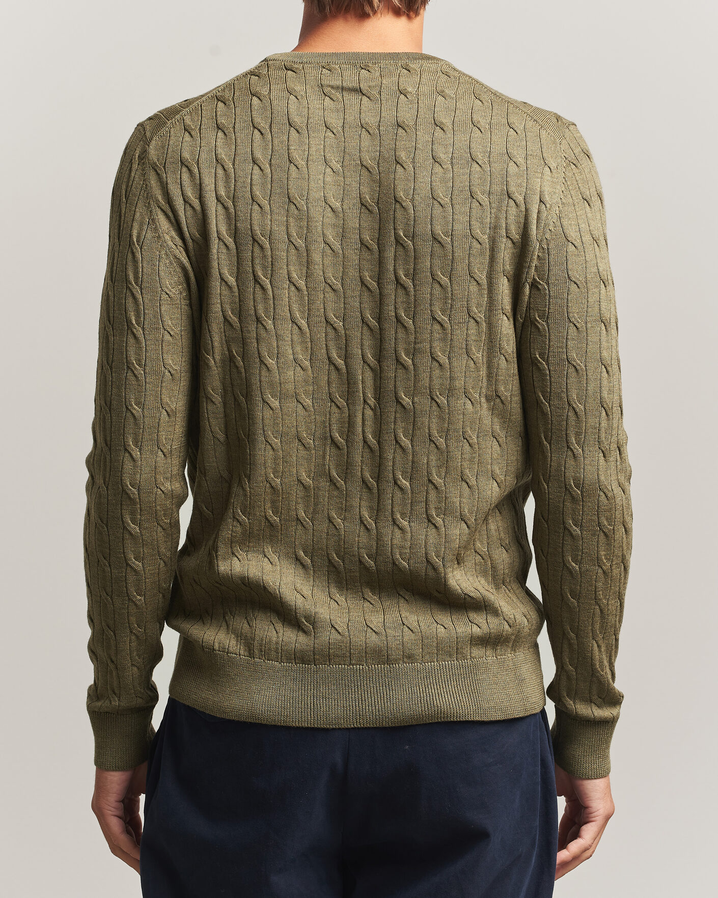 Uomini | Maglieria | Morris | Merino Cable O-Neck Olive