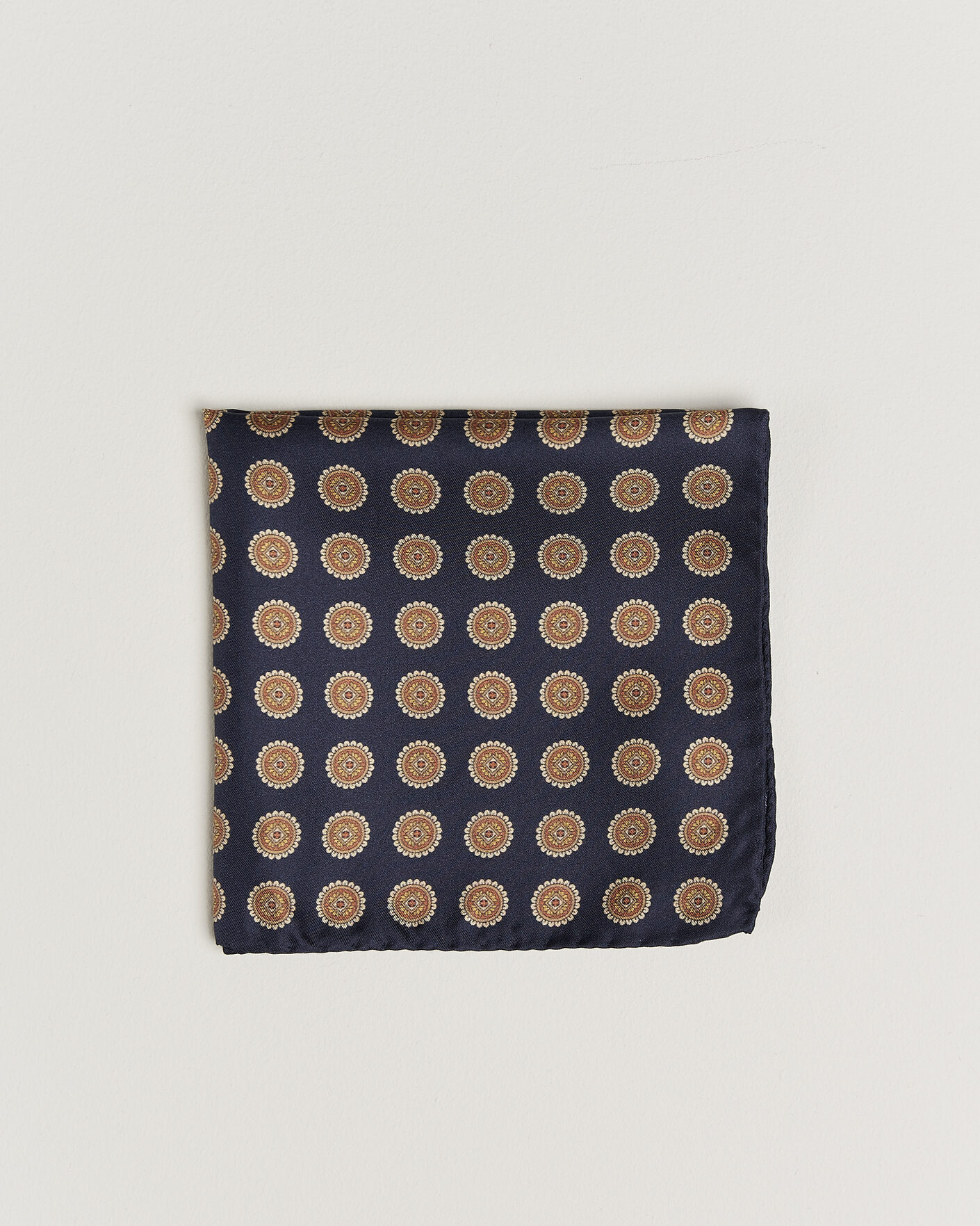 Uomini | Fazzoletti da taschino | Amanda Christensen | Silk Twill Medallion Pocket Square Navy