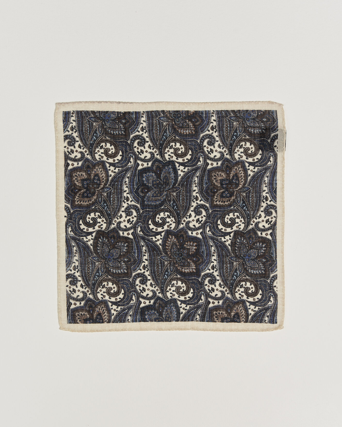 Uomini | Fazzoletti da taschino | Amanda Christensen | Wool Large Paisley Pocket Square Cream