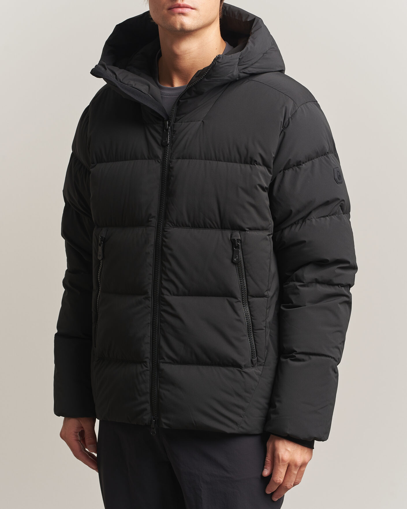 Uomini | Giacche | Sail Racing | Cloud Stretch Down Hooded Jacket Carbon