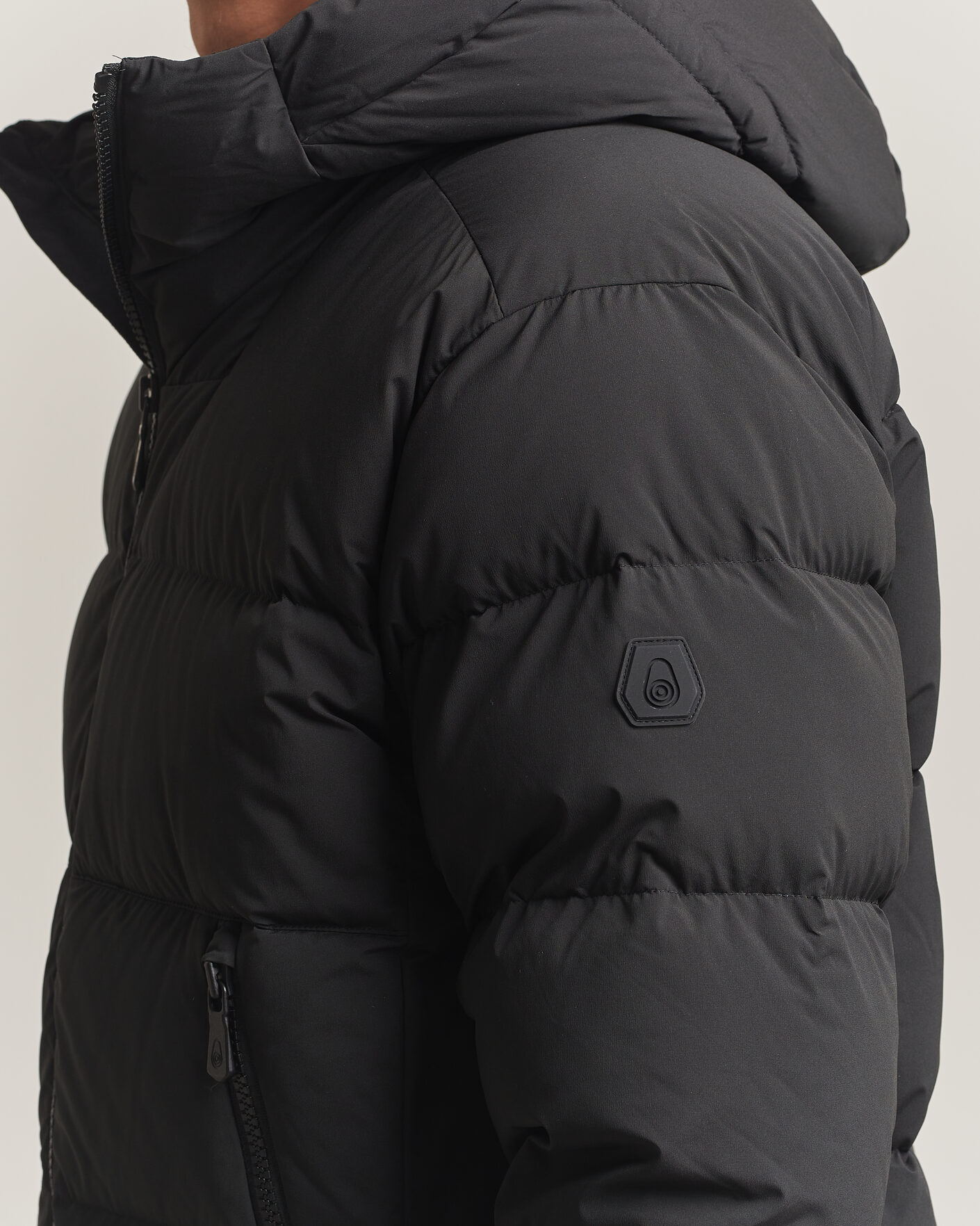 Uomini | Giacche | Sail Racing | Cloud Stretch Down Hooded Jacket Carbon