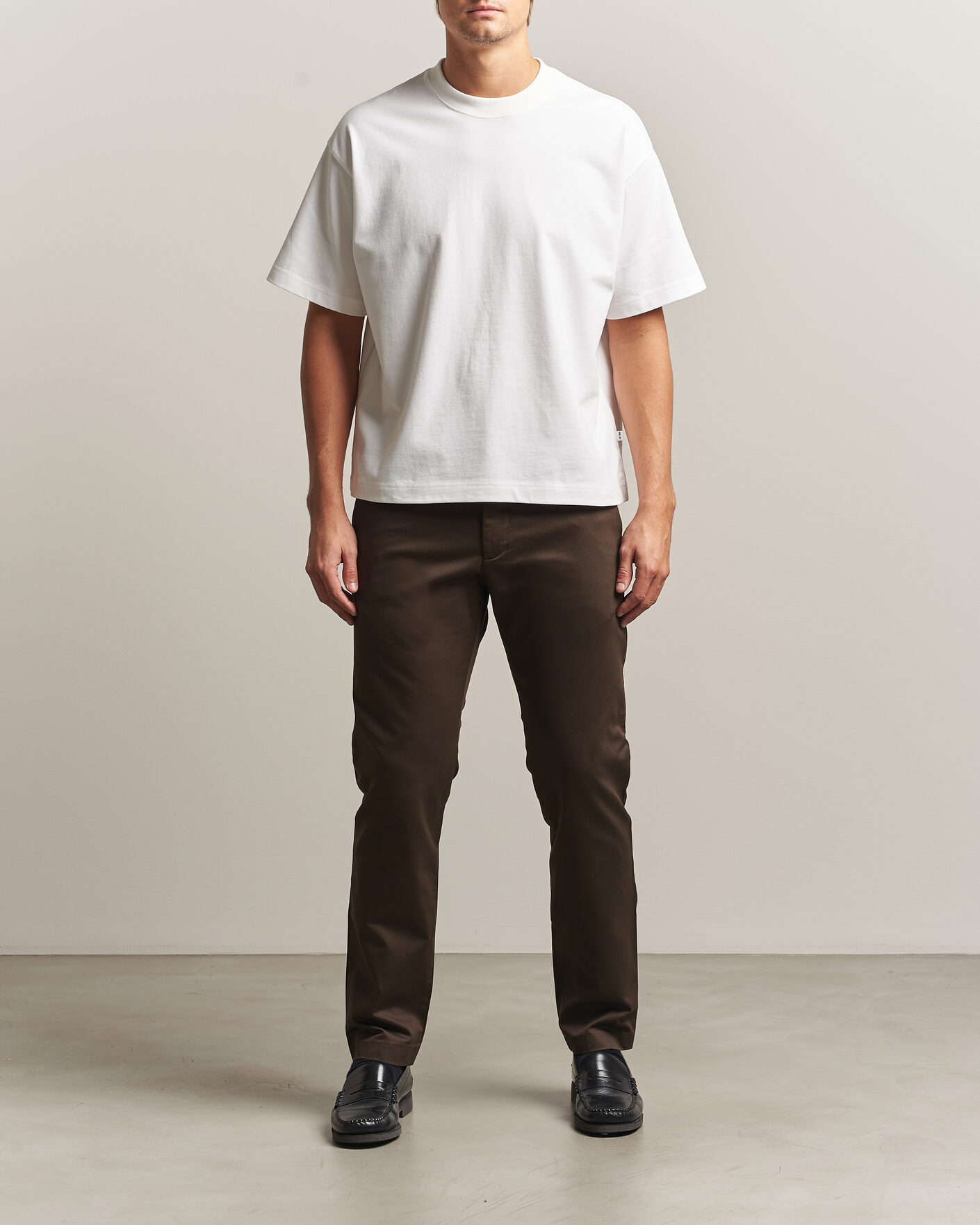 Uomini | Pantaloni | NN07 | Theo Regular Fit Chinos Earthwood
