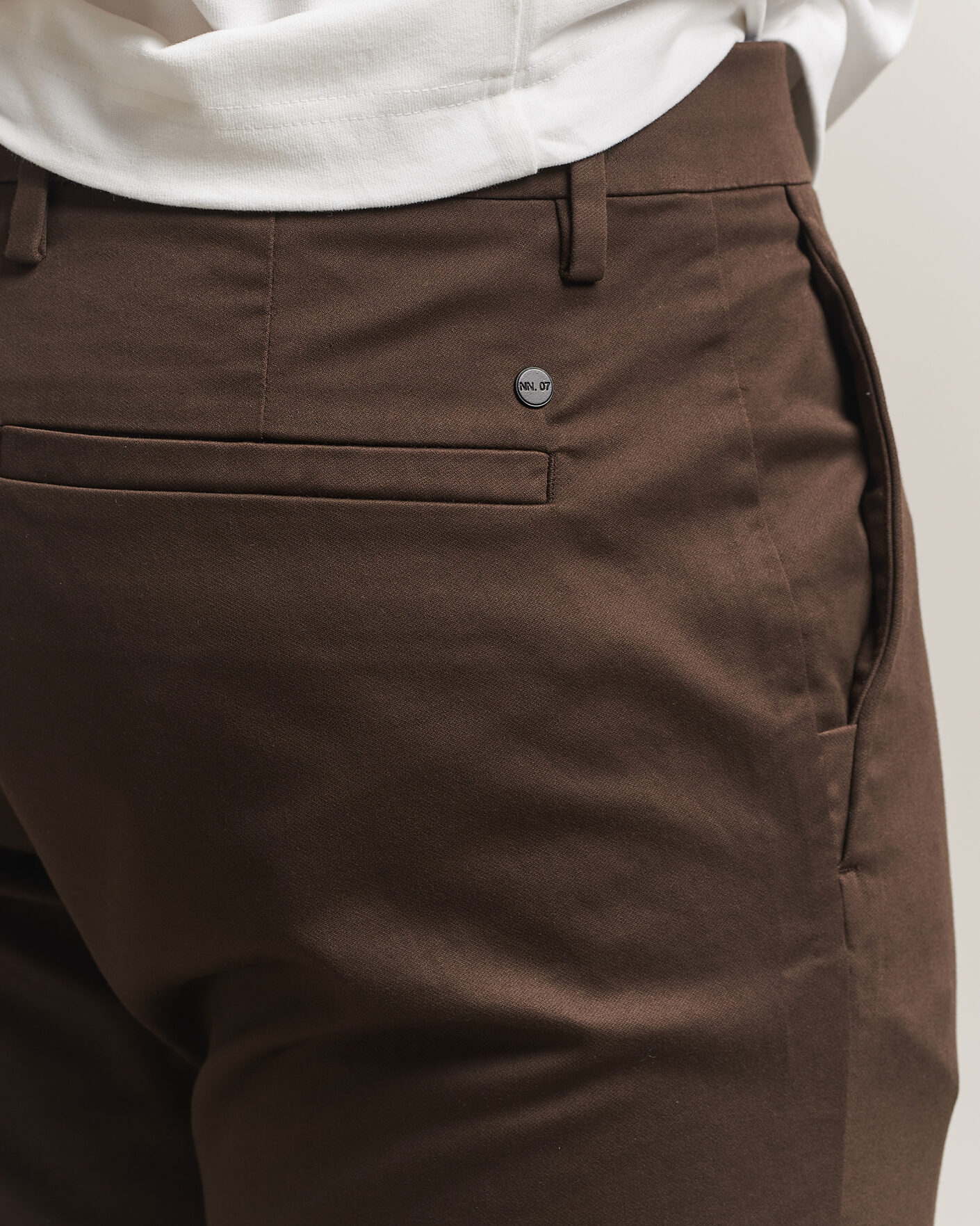 Uomini | Pantaloni | NN07 | Theo Regular Fit Chinos Earthwood