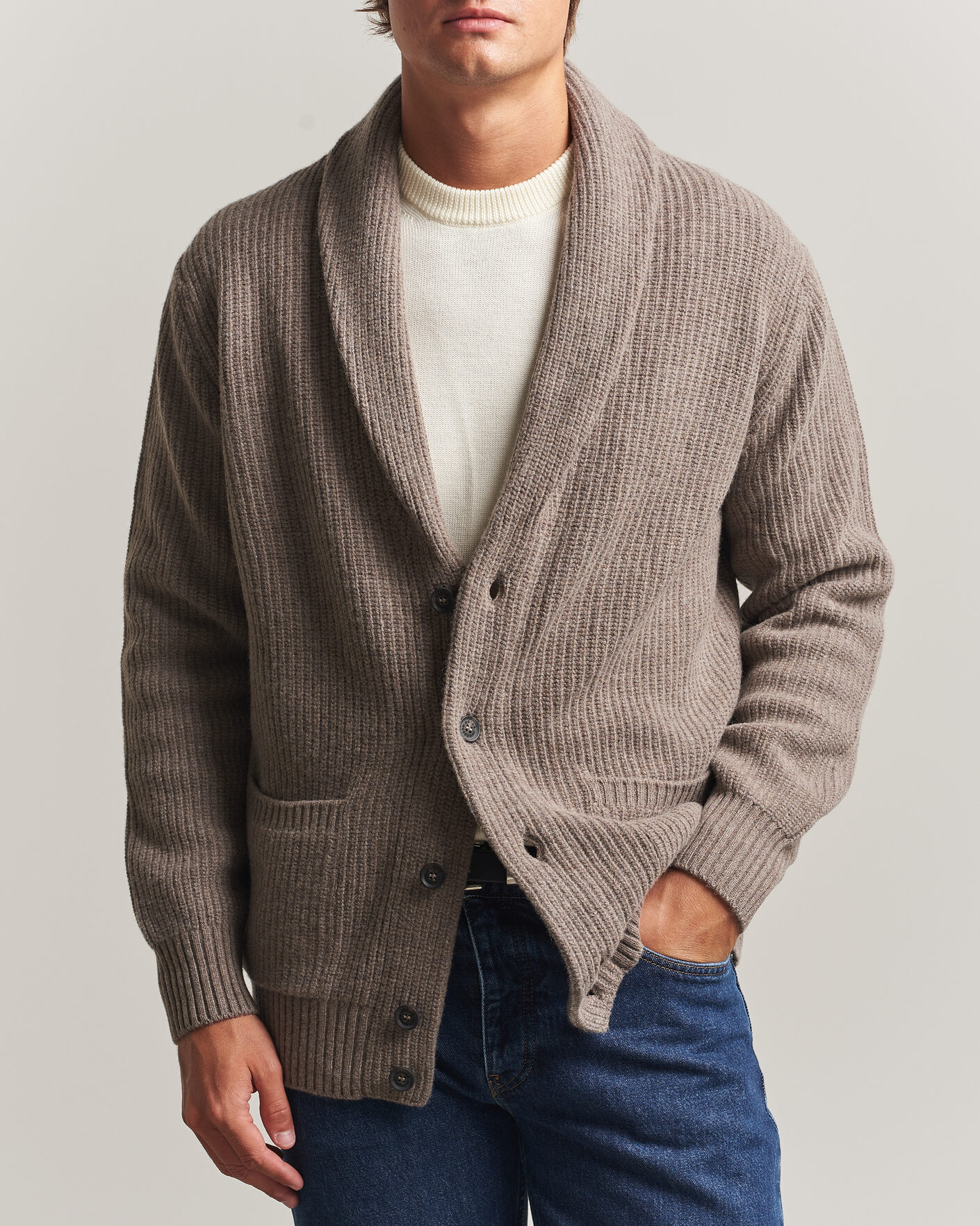 Uomini | Maglieria | Oscar Jacobson | Roland Wool Cardigan Beige