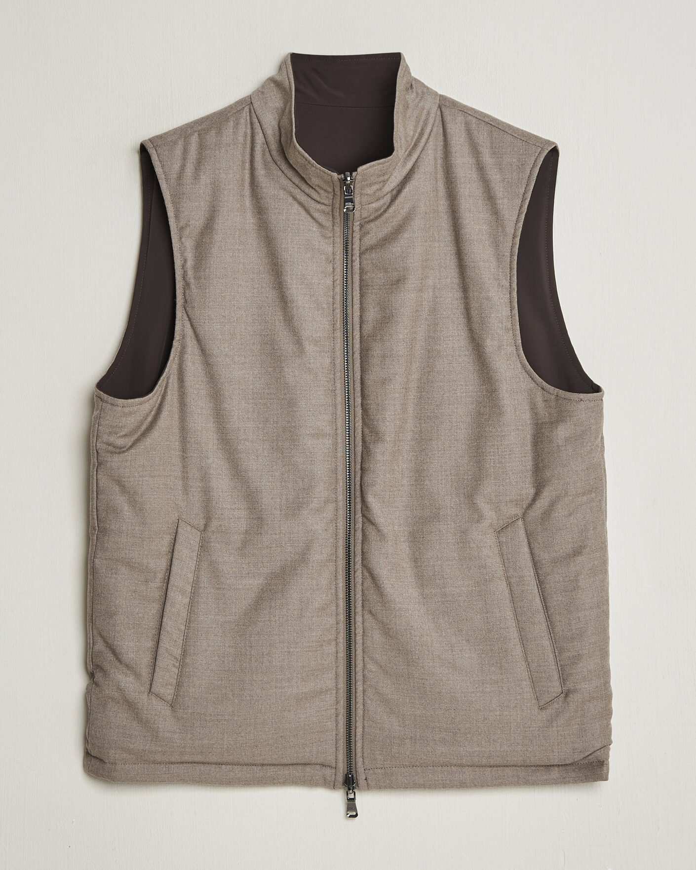 Uomini | Gilet | Oscar Jacobson | Nylon/Wool Reversible Vest Taupe