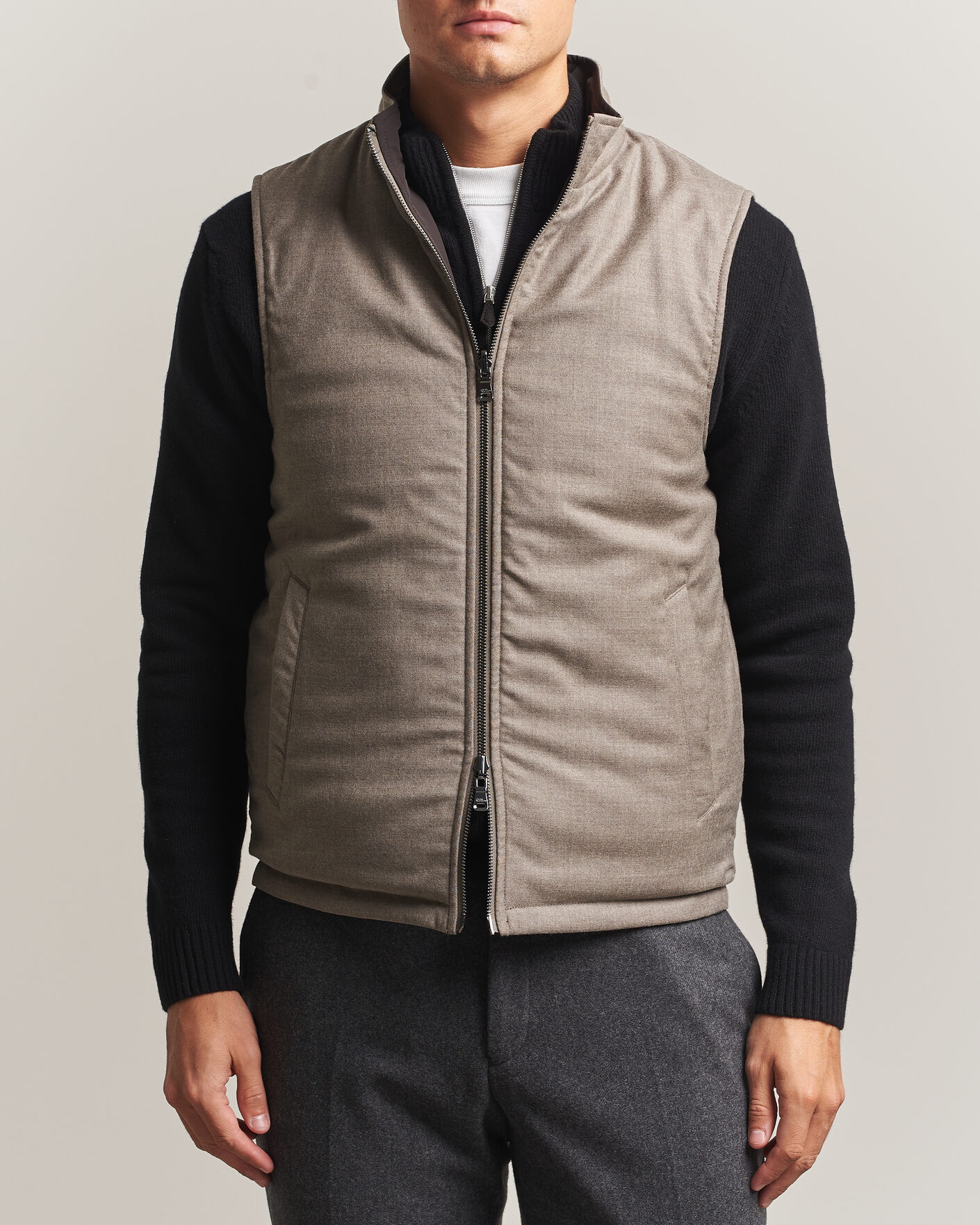 Uomini | Gilet | Oscar Jacobson | Nylon/Wool Reversible Vest Taupe