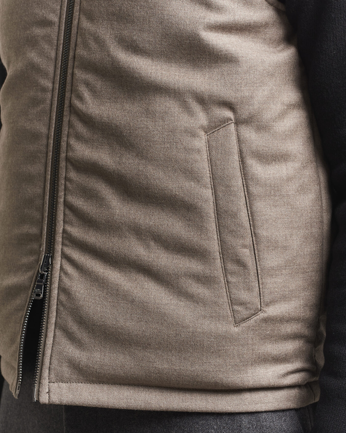 Uomini | Gilet | Oscar Jacobson | Nylon/Wool Reversible Vest Taupe