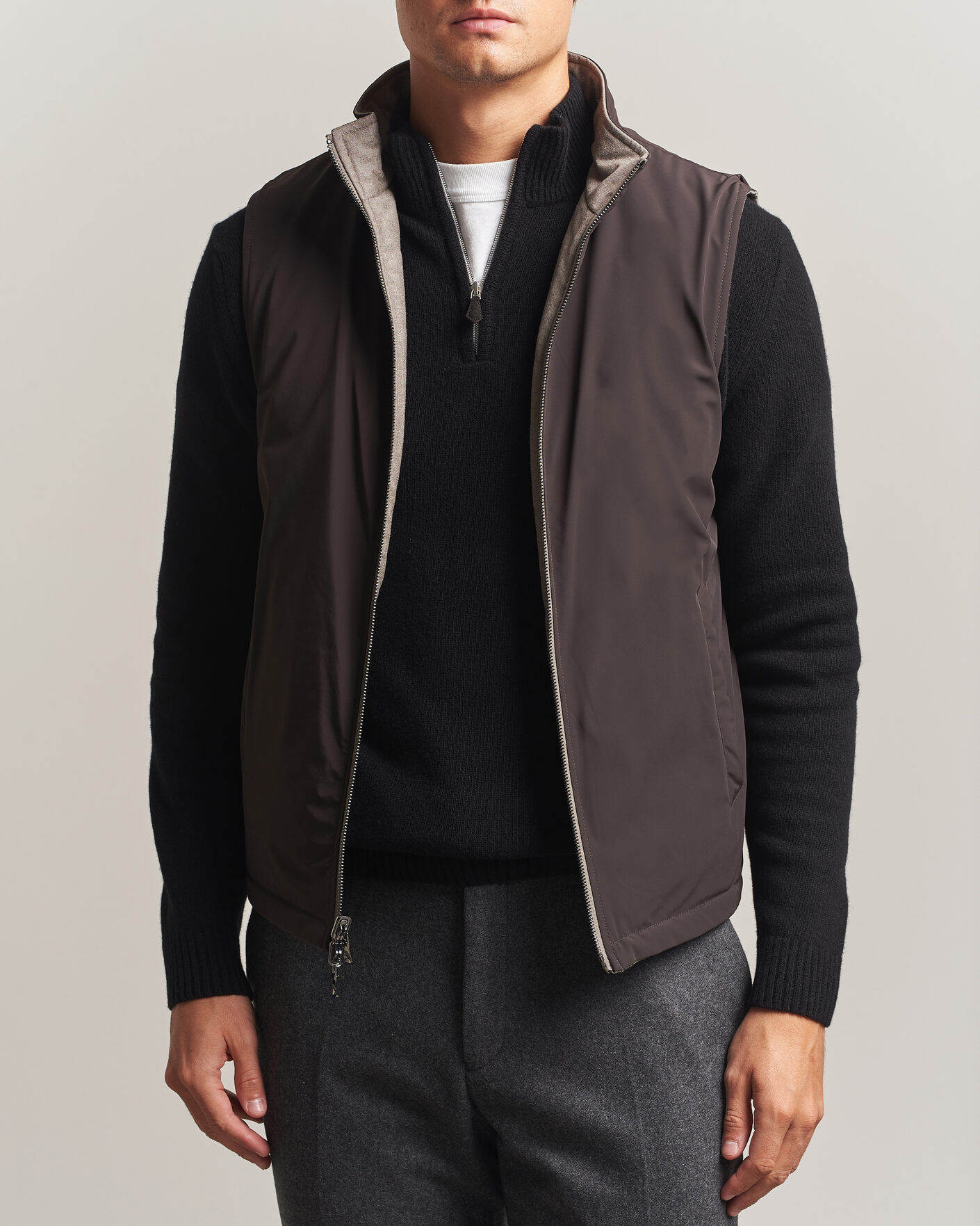 Uomini | Gilet | Oscar Jacobson | Nylon/Wool Reversible Vest Taupe