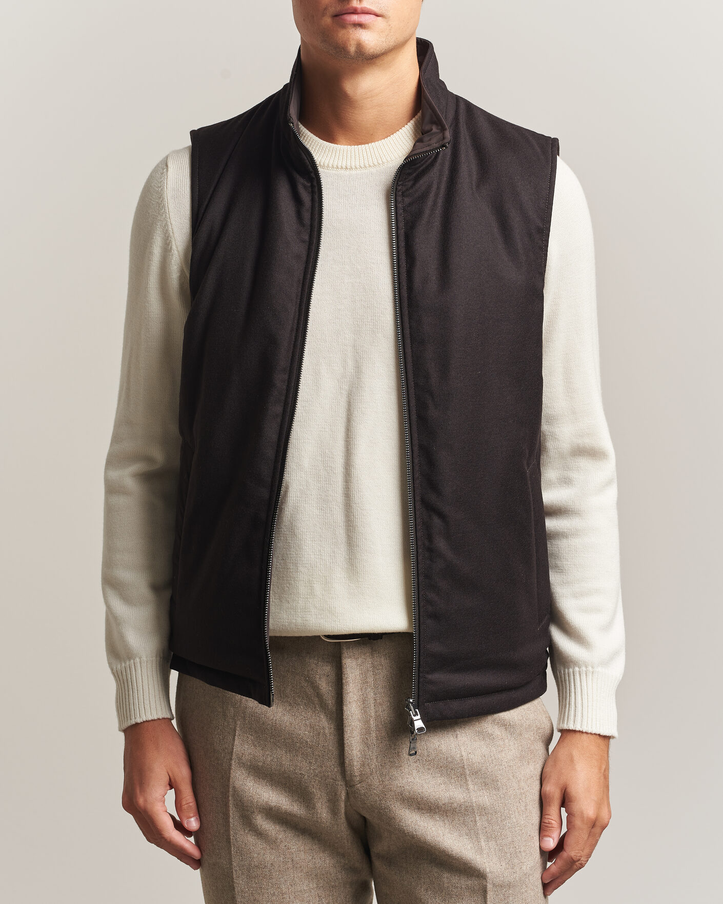 Uomini | Gilet | Oscar Jacobson | Nylon/Wool Reversible Vest Brown