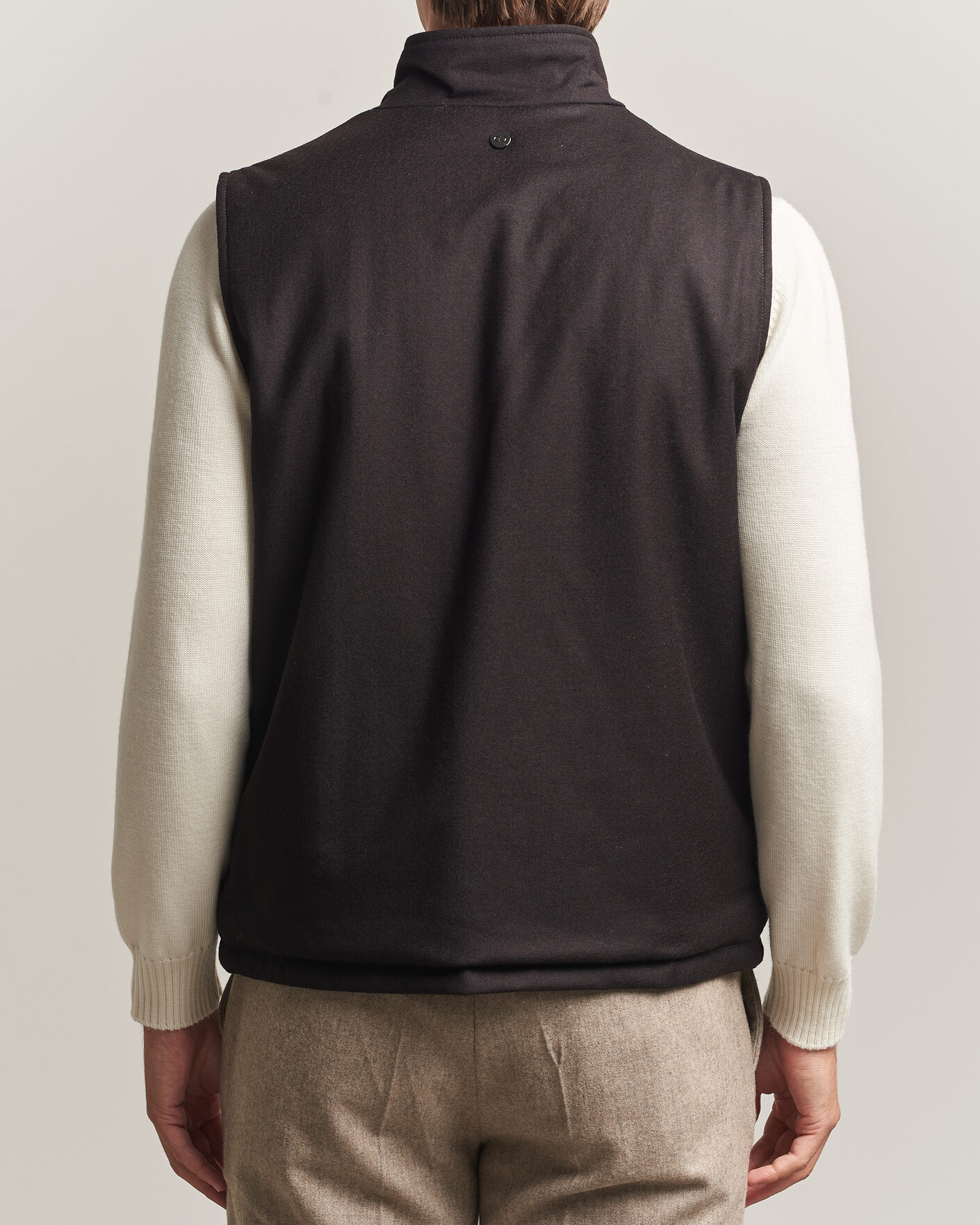Uomini | Gilet | Oscar Jacobson | Nylon/Wool Reversible Vest Brown