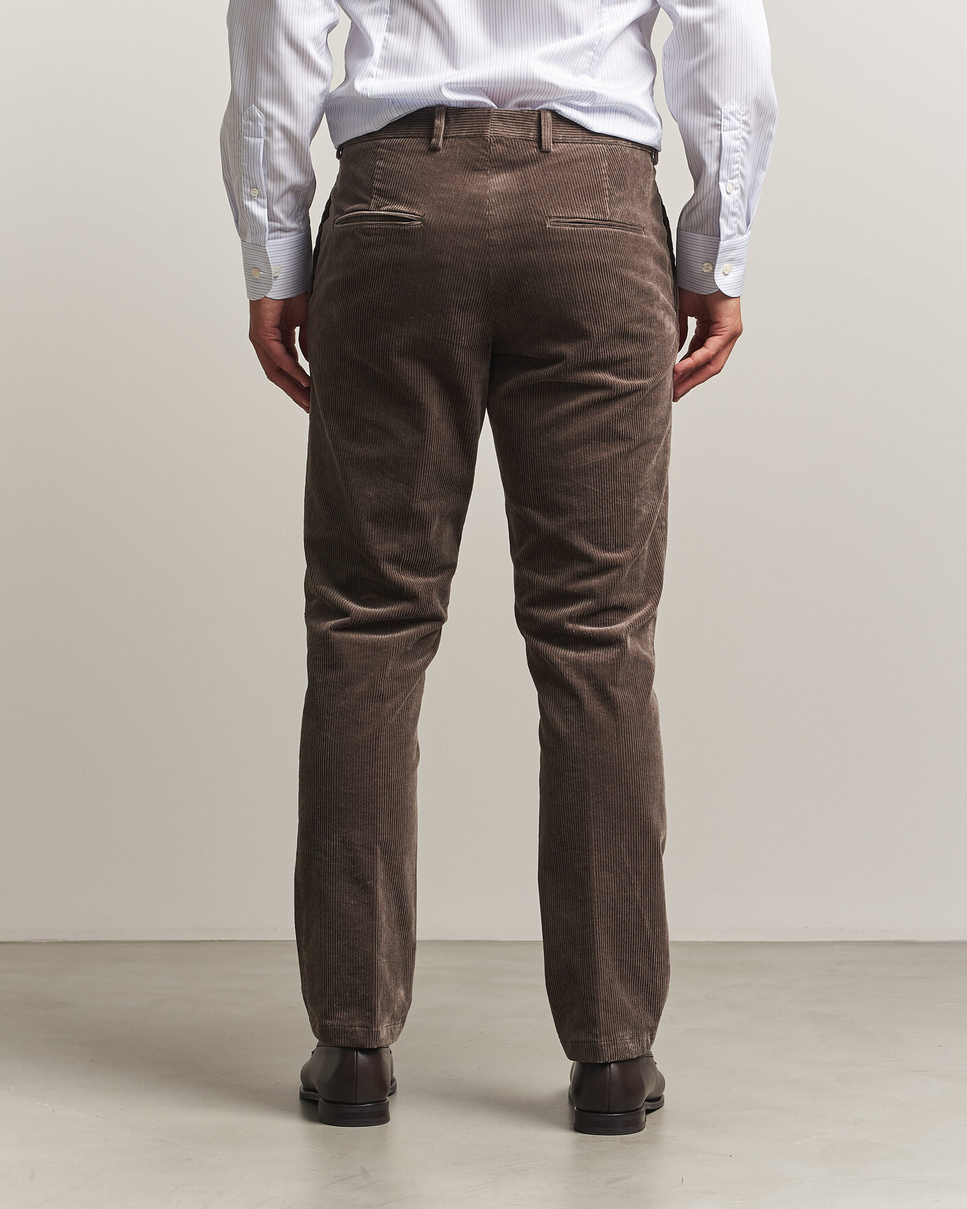 Uomini | Pantaloni | Oscar Jacobson | Dandy Corduroy Trousers Taupe