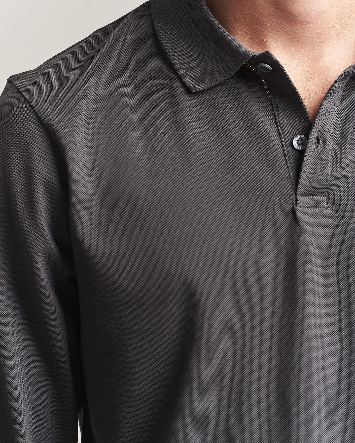 Uomini | Polo | Sunspel | Supima Cotton Long Sleeve Pique Polo Anthracite