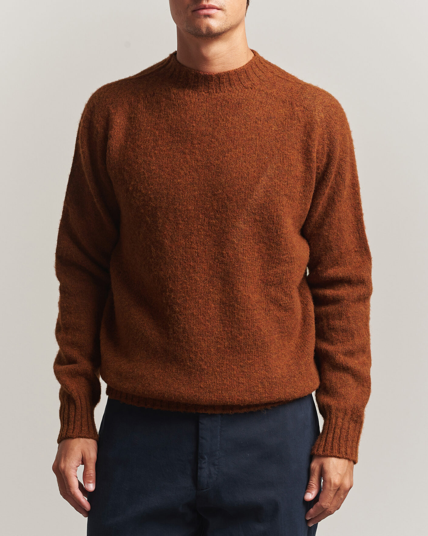 Uomini | Maglieria | Sunspel | Brushed Shetland Crew Neck Dark Tabacco