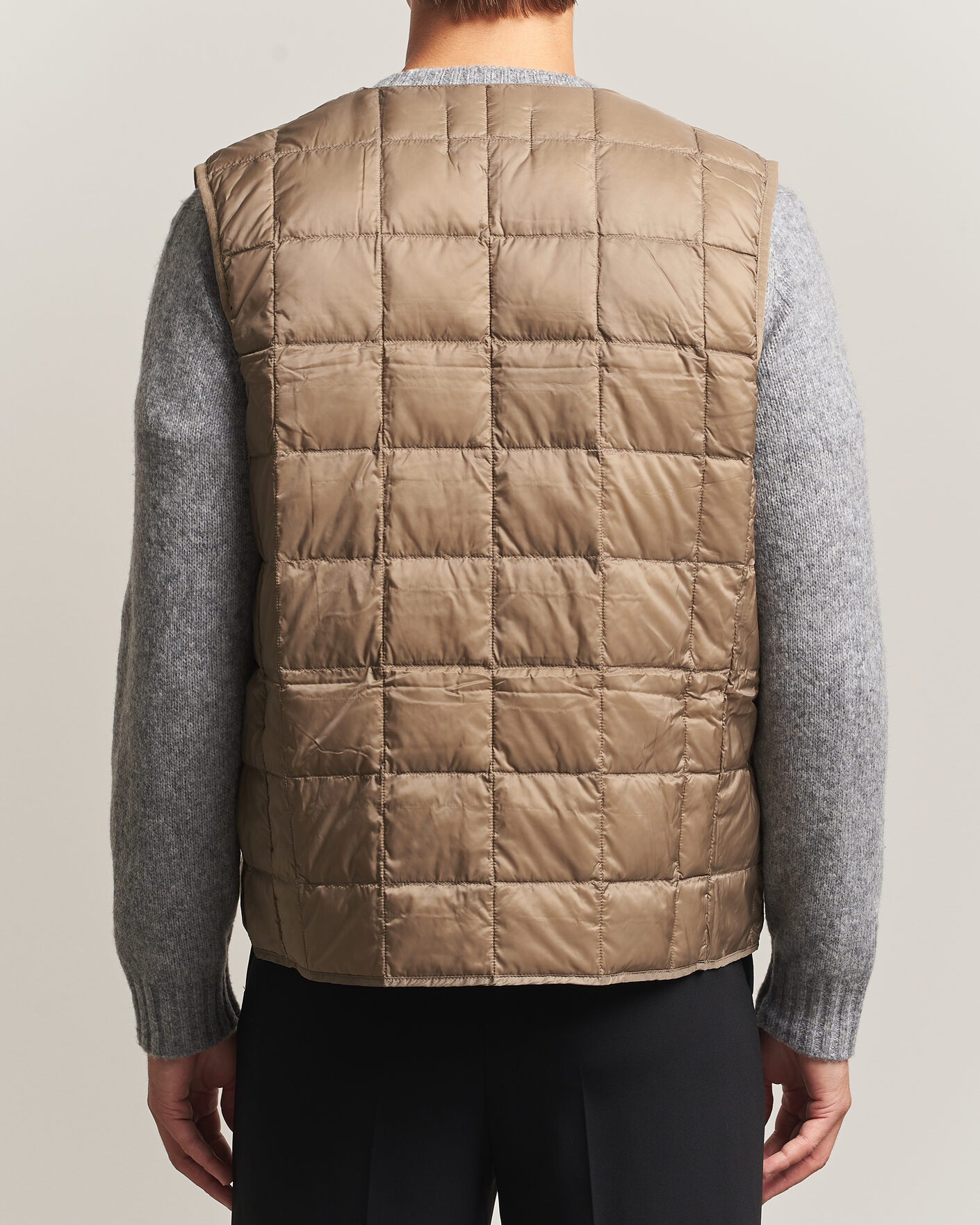Uomini | Gilet | TAION | V-Neck Lightweight Down Vest Khaki