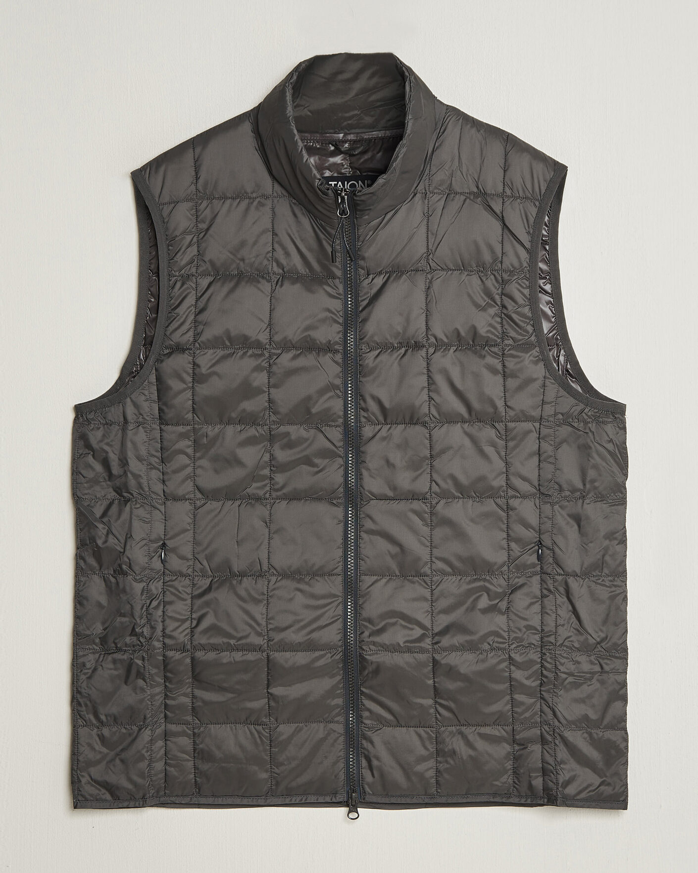 Uomini | Gilet | TAION | High Neck Full Zip Lightweight Down Vest Dark Grey
