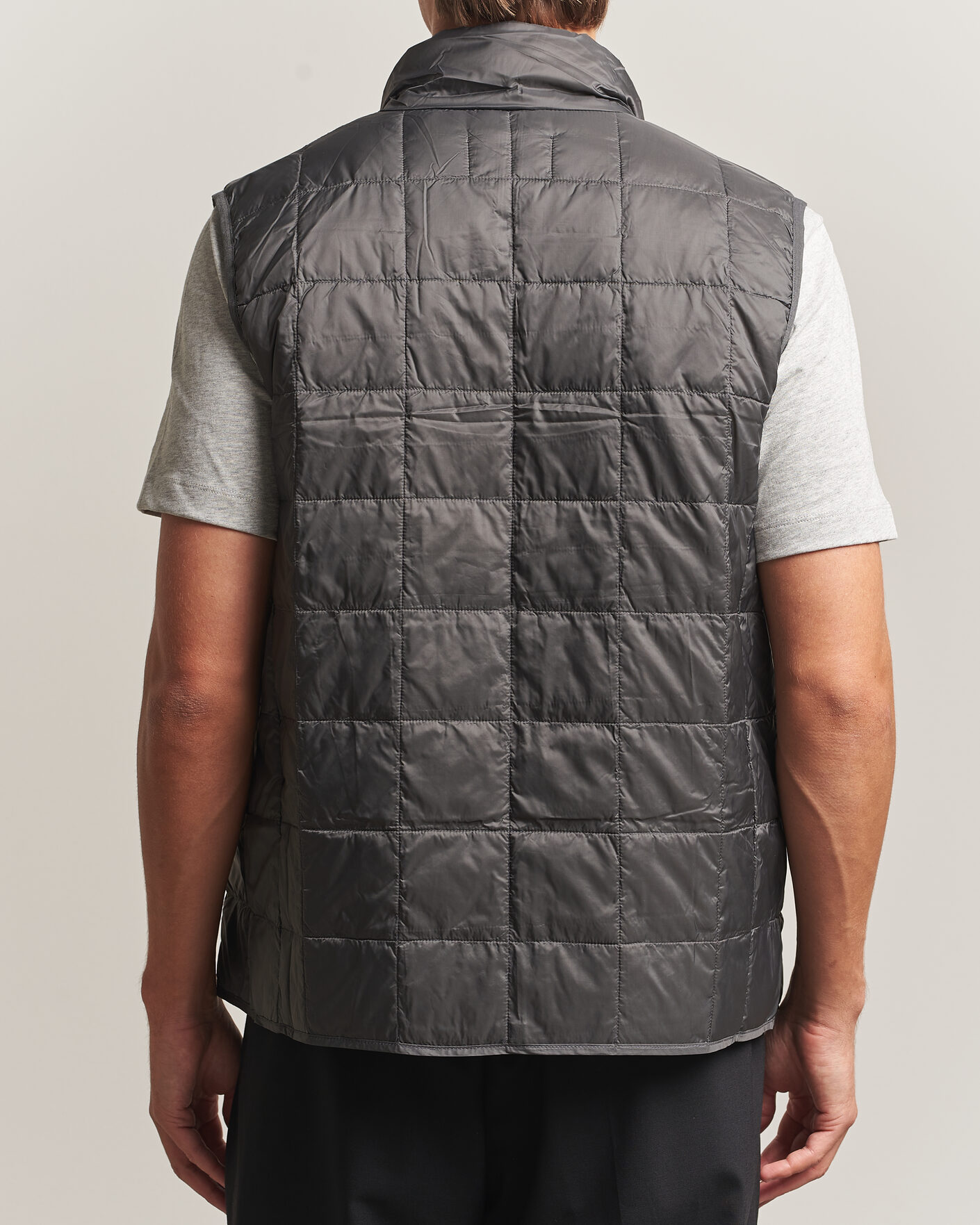 Uomini | Gilet | TAION | High Neck Full Zip Lightweight Down Vest Dark Grey