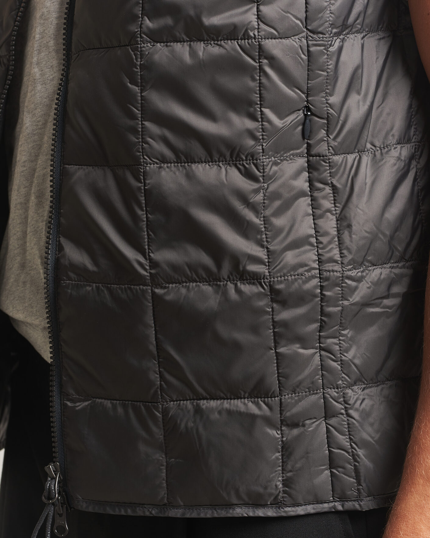 Uomini | Gilet | TAION | High Neck Full Zip Lightweight Down Vest Dark Grey