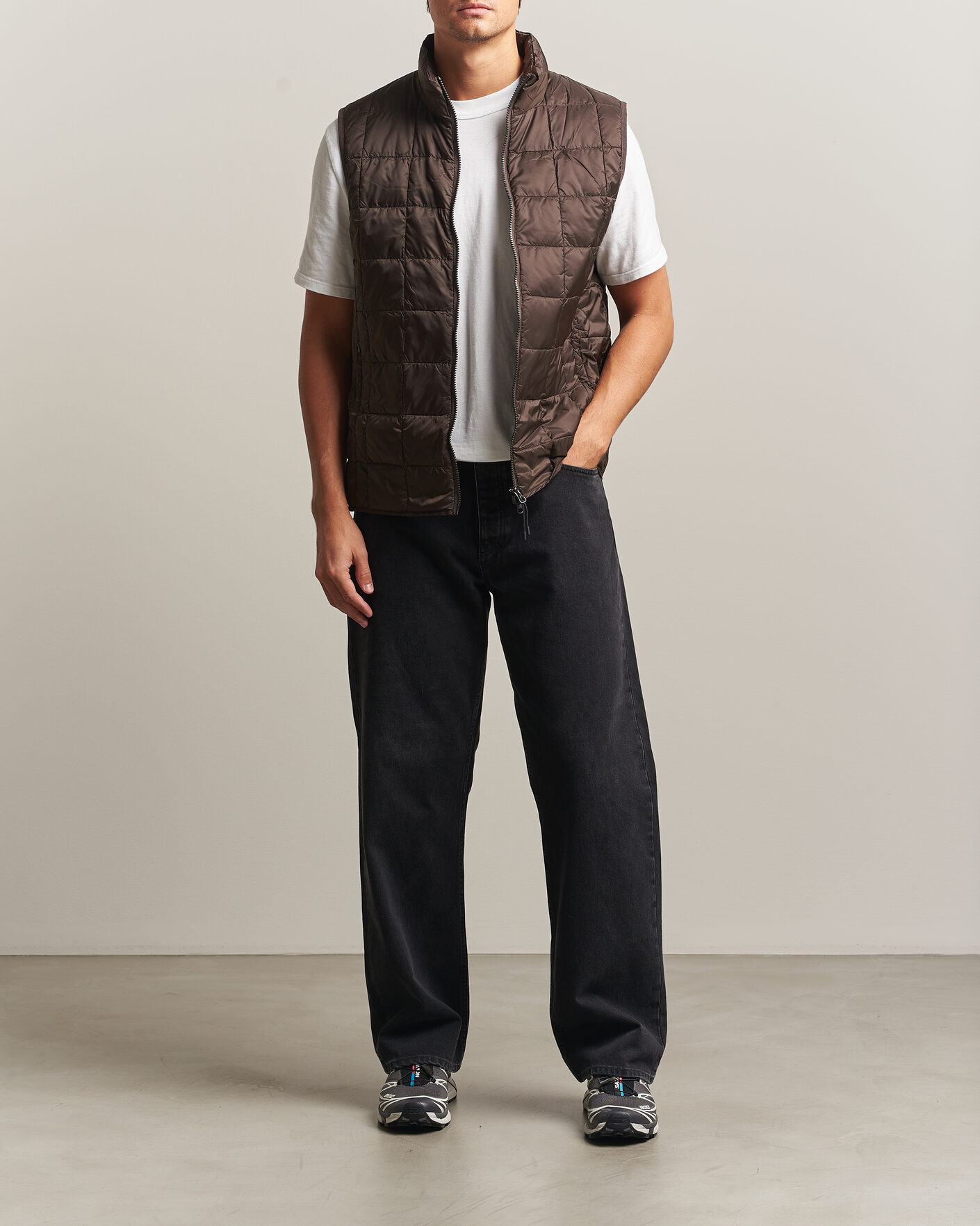 Uomini | Gilet | TAION | High Neck Full Zip Lightweight Down Vest Dark Choco